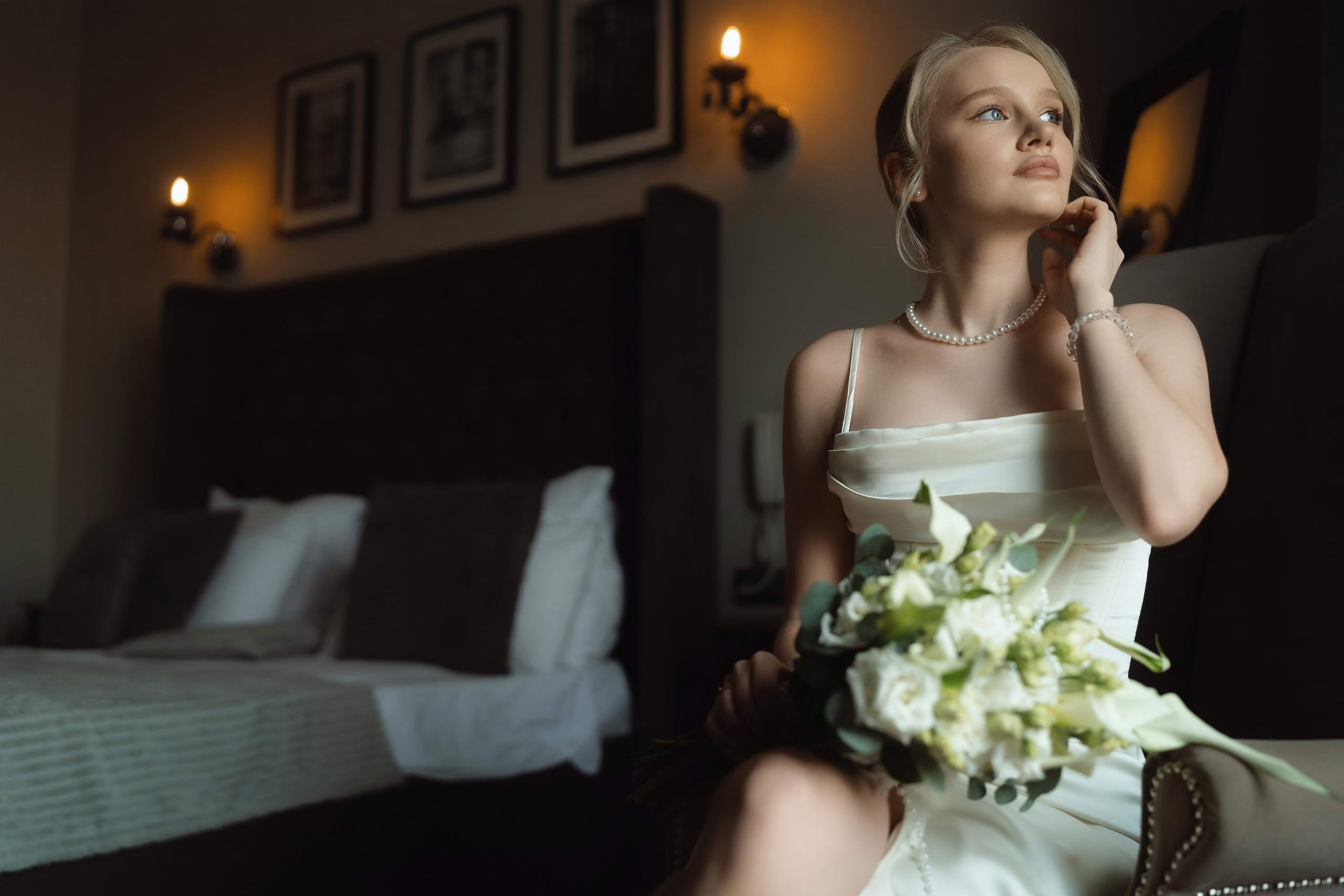 утро невесты невеста с букетом в отеле Санкт-Петербург утренние сборы