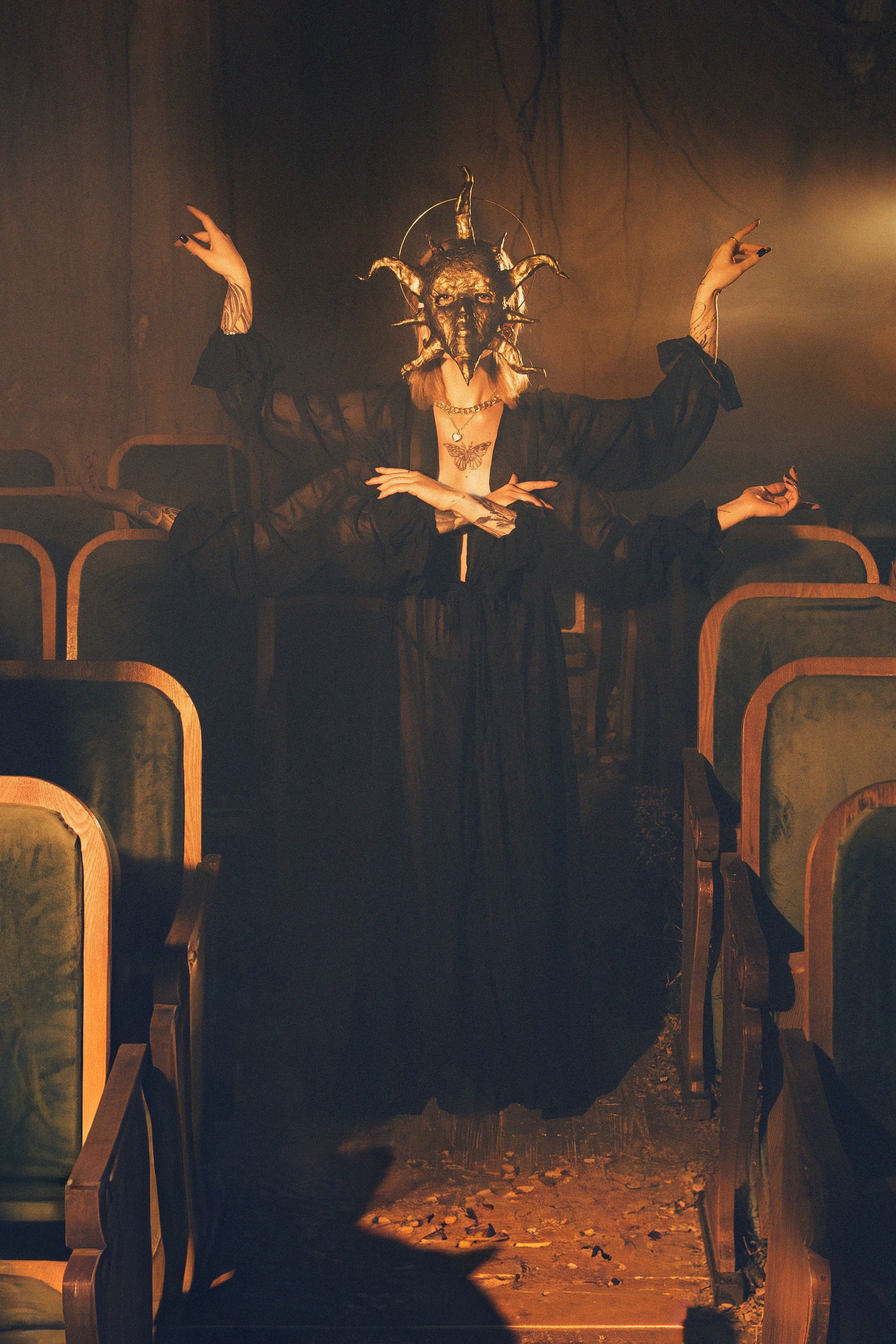 Blæk sʌn ˈθɪətə. Фото-художник