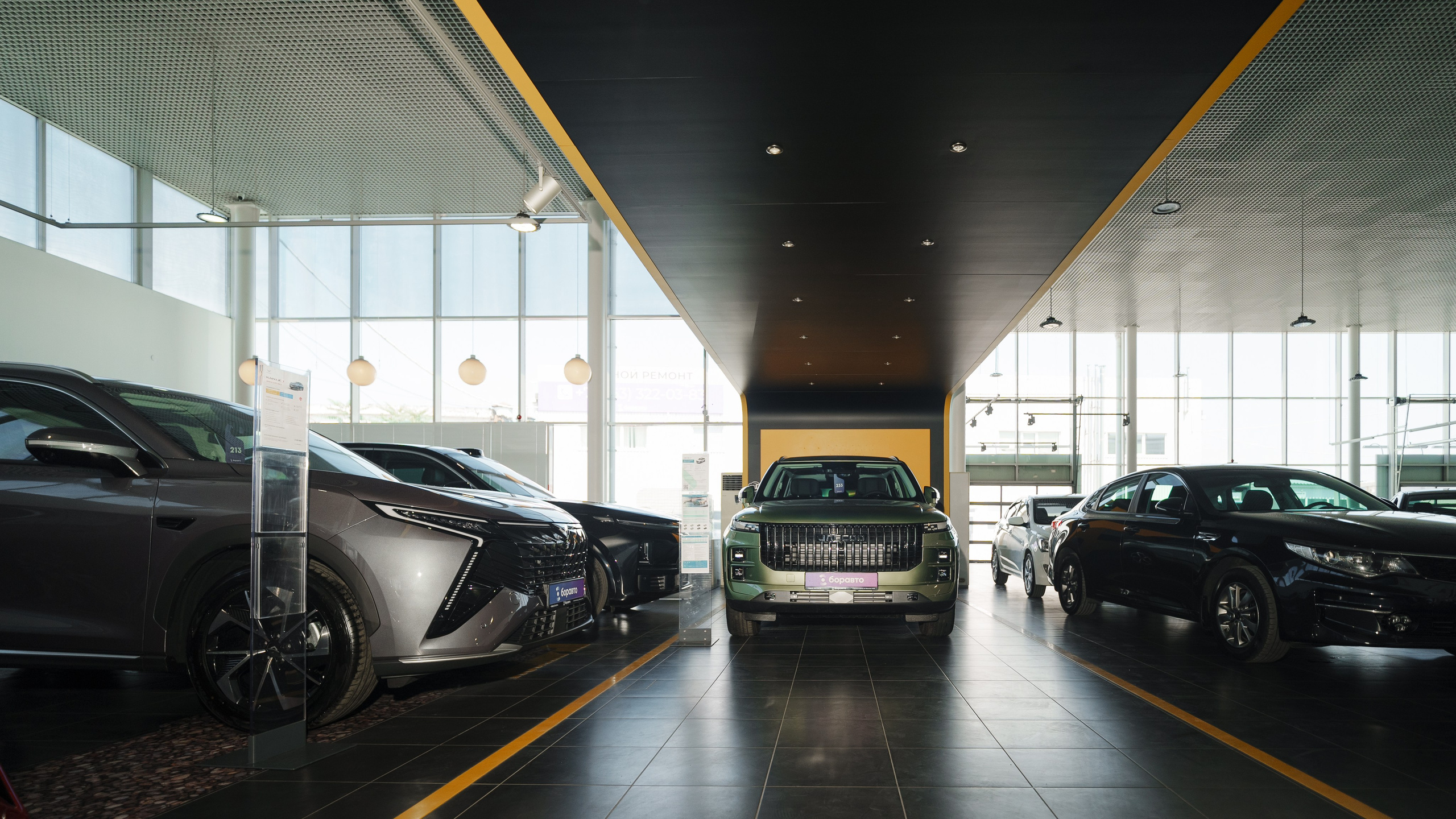 Автосалон «Боравто». Фотограф Олег Сотник