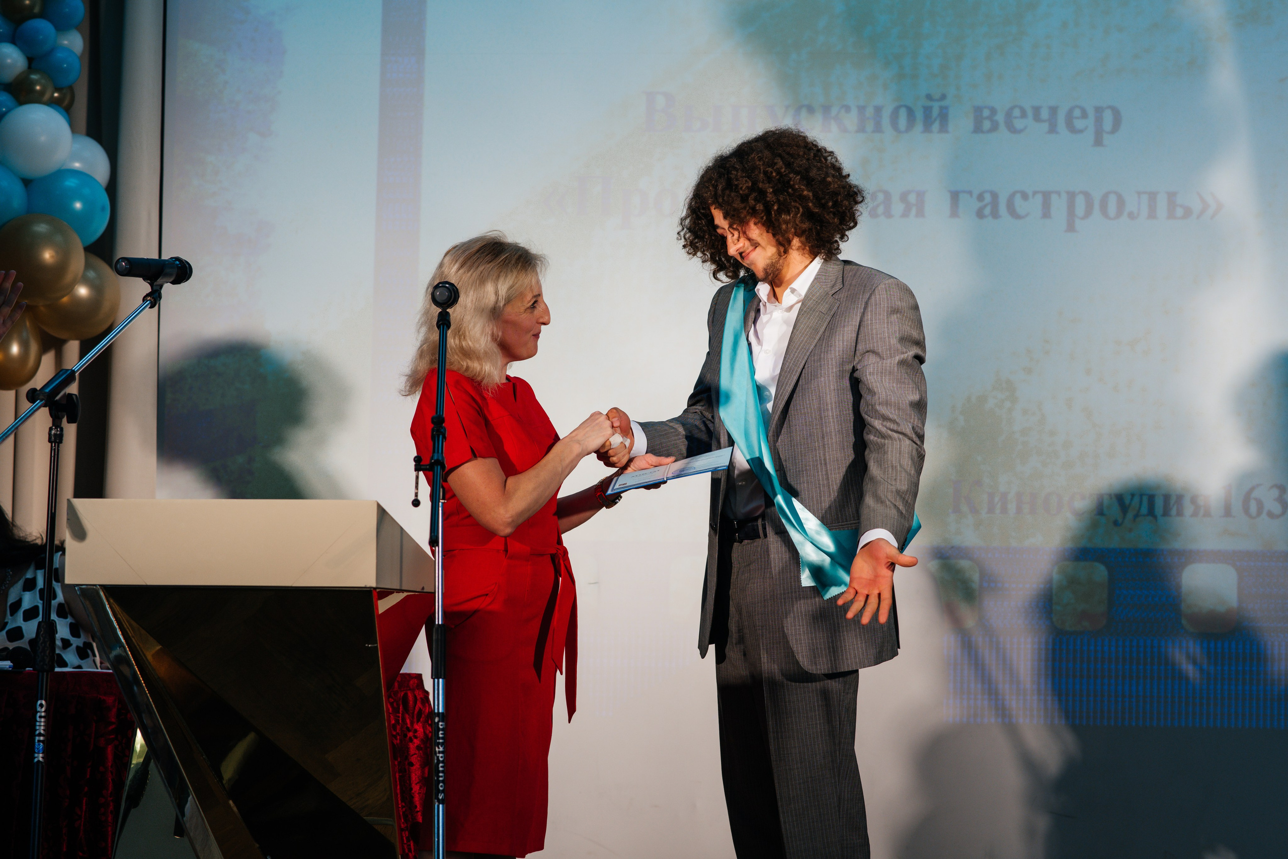 Вручение аттестатов. Выпускные альбомы в Подольске Москве и МО