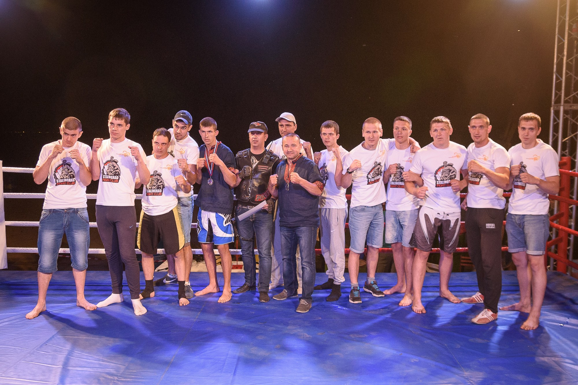Спортсмены на ринге после соревнований