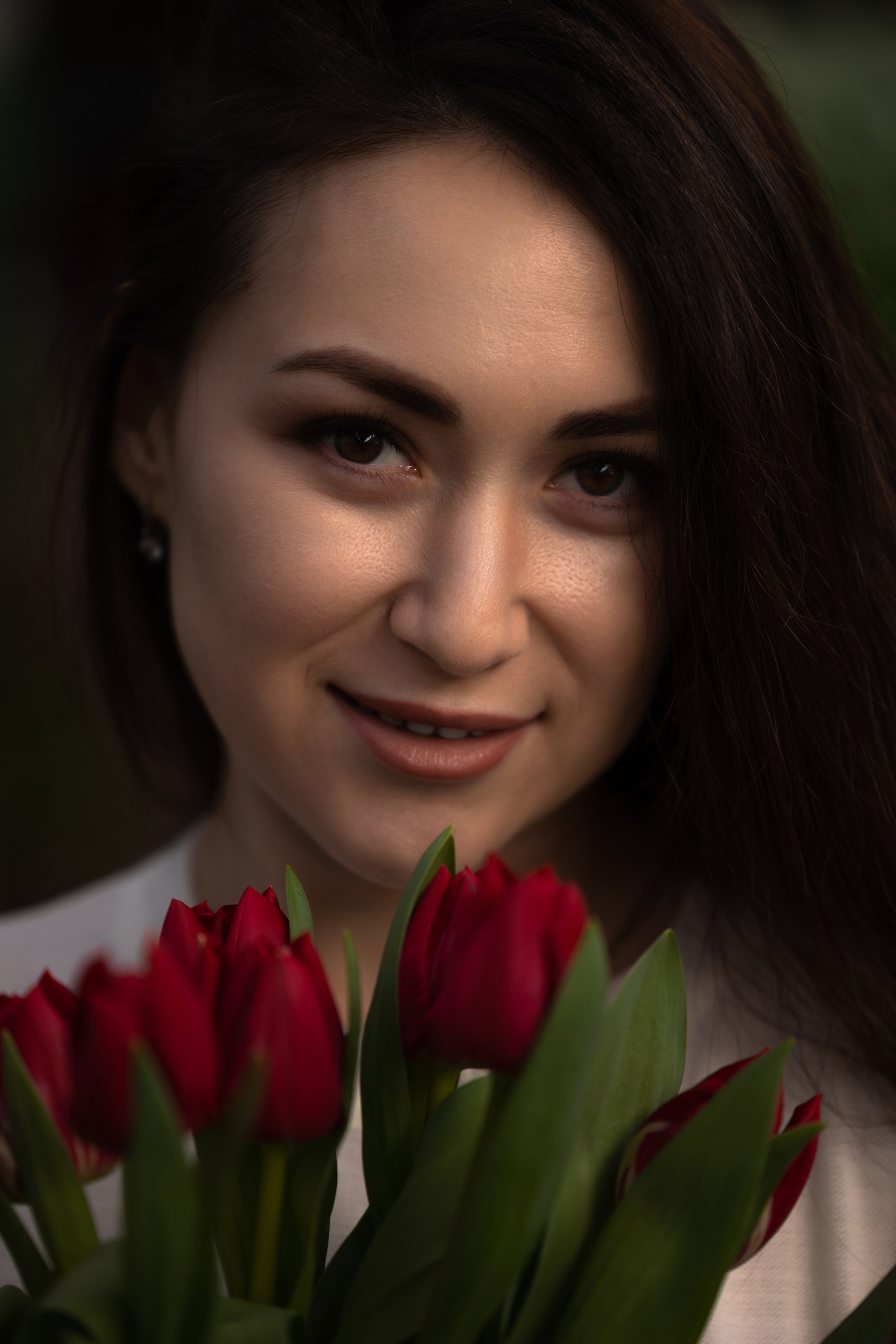 Фотосессия в теплице с тюльпанами. Свадебный фотограф Астрахань