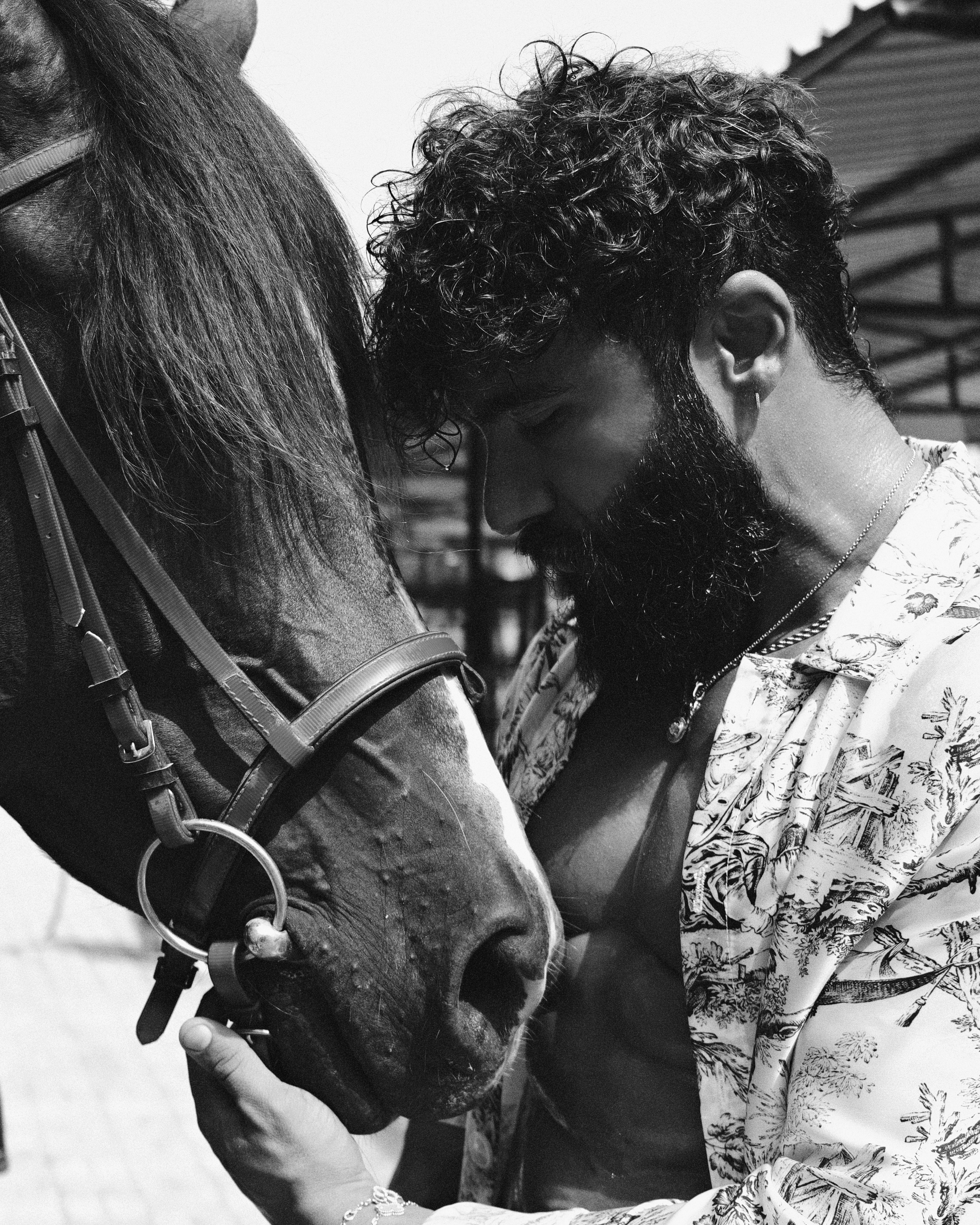 Ahmed. NOIZOMAX Художественный фотограф в Дубай