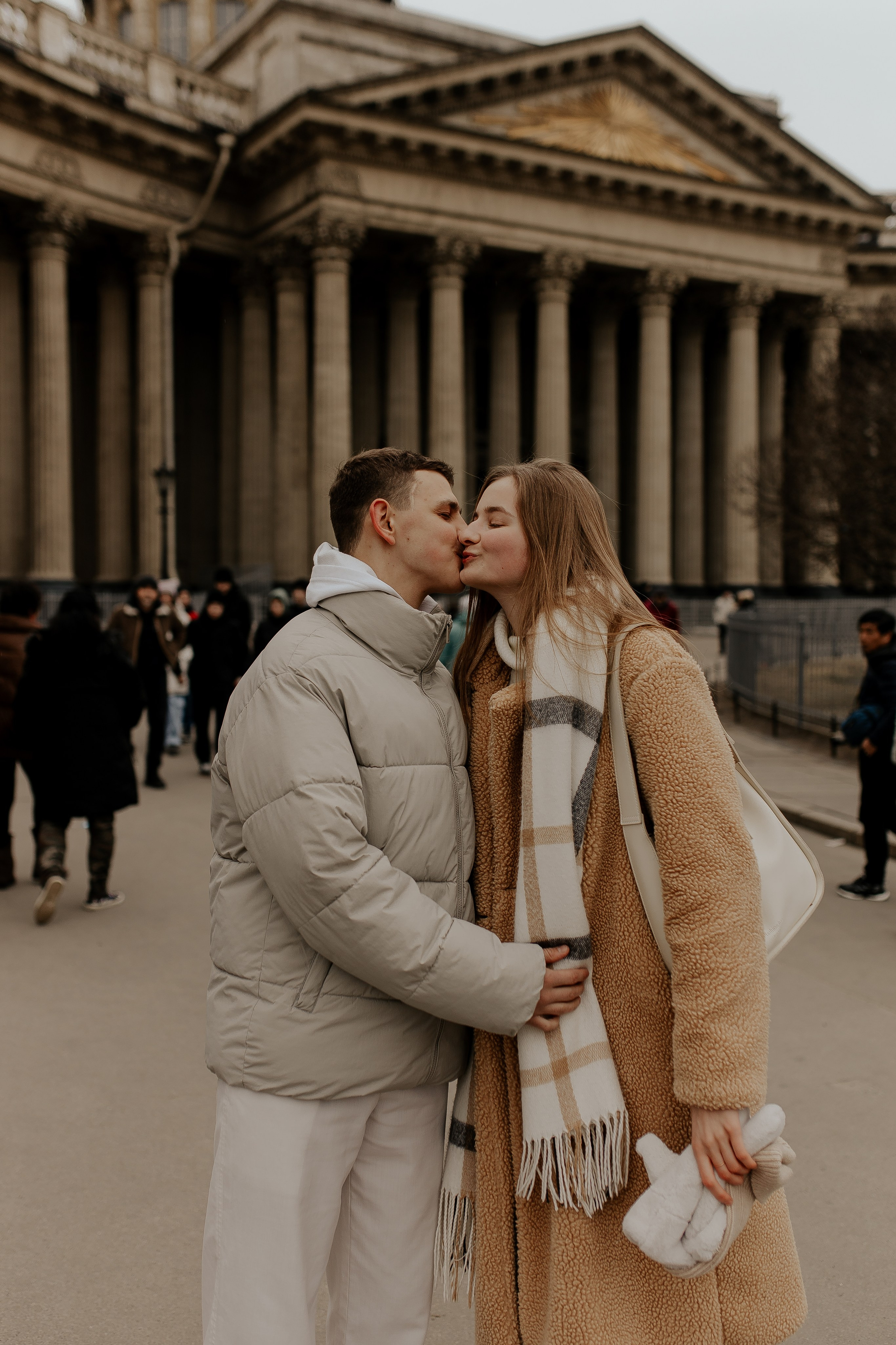 Лавстори у Казанского собора. Фотограф в Санкт-Петербурге Лиза Семченкова