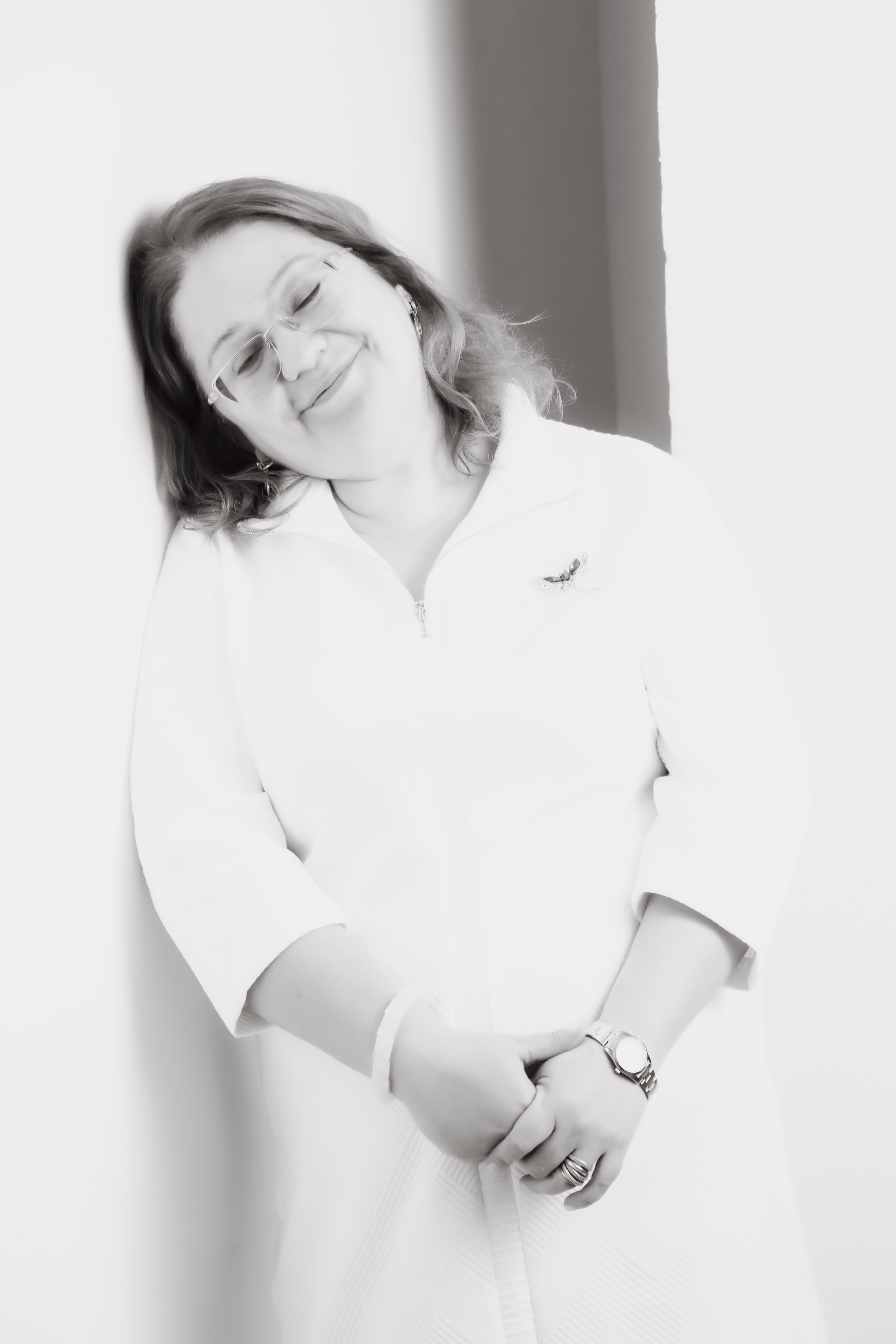 чёрно-белый портрет в высоком ключе