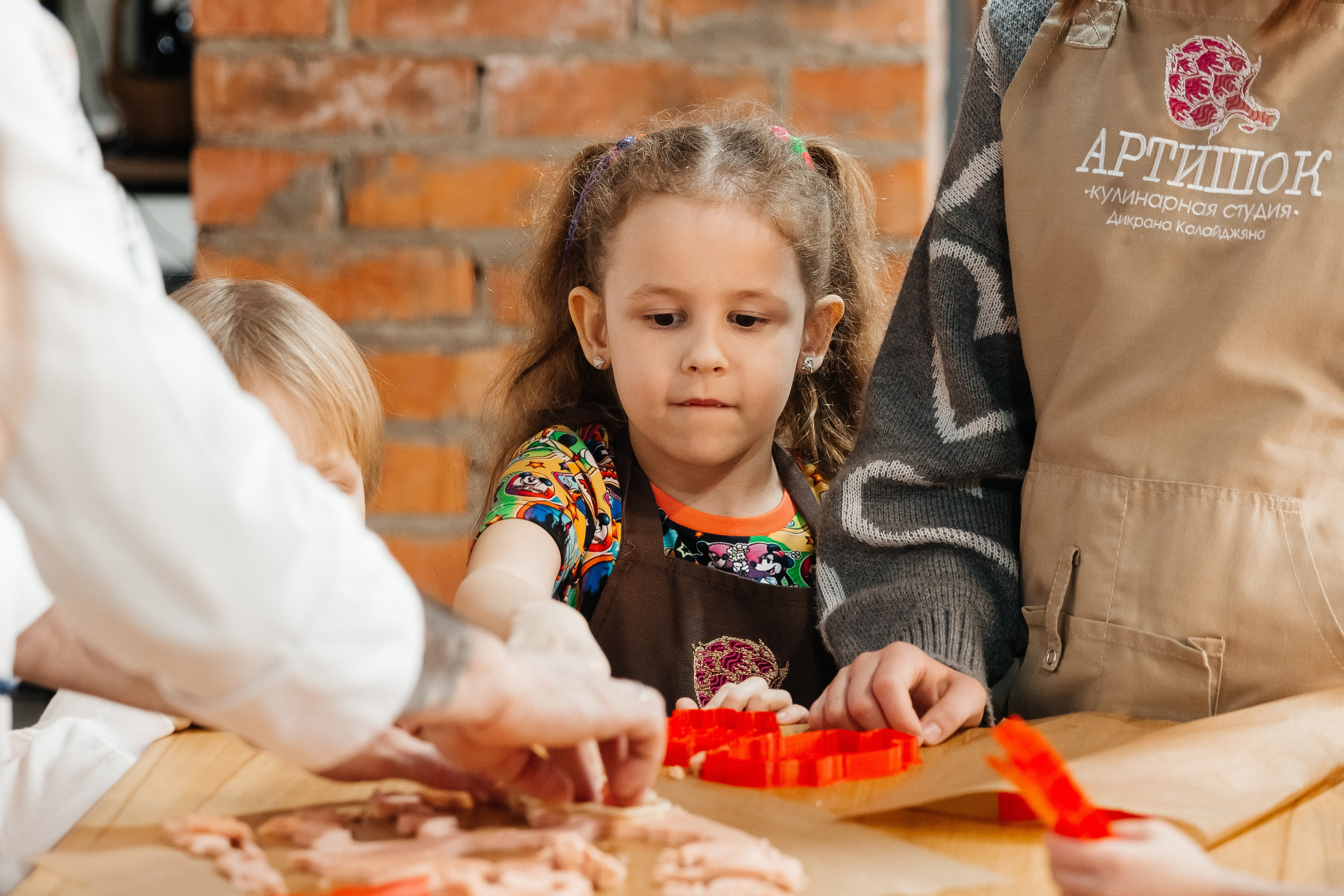 Детский мастер-класс в «АРТиШОК». Фотограф Кемерово | Сергей