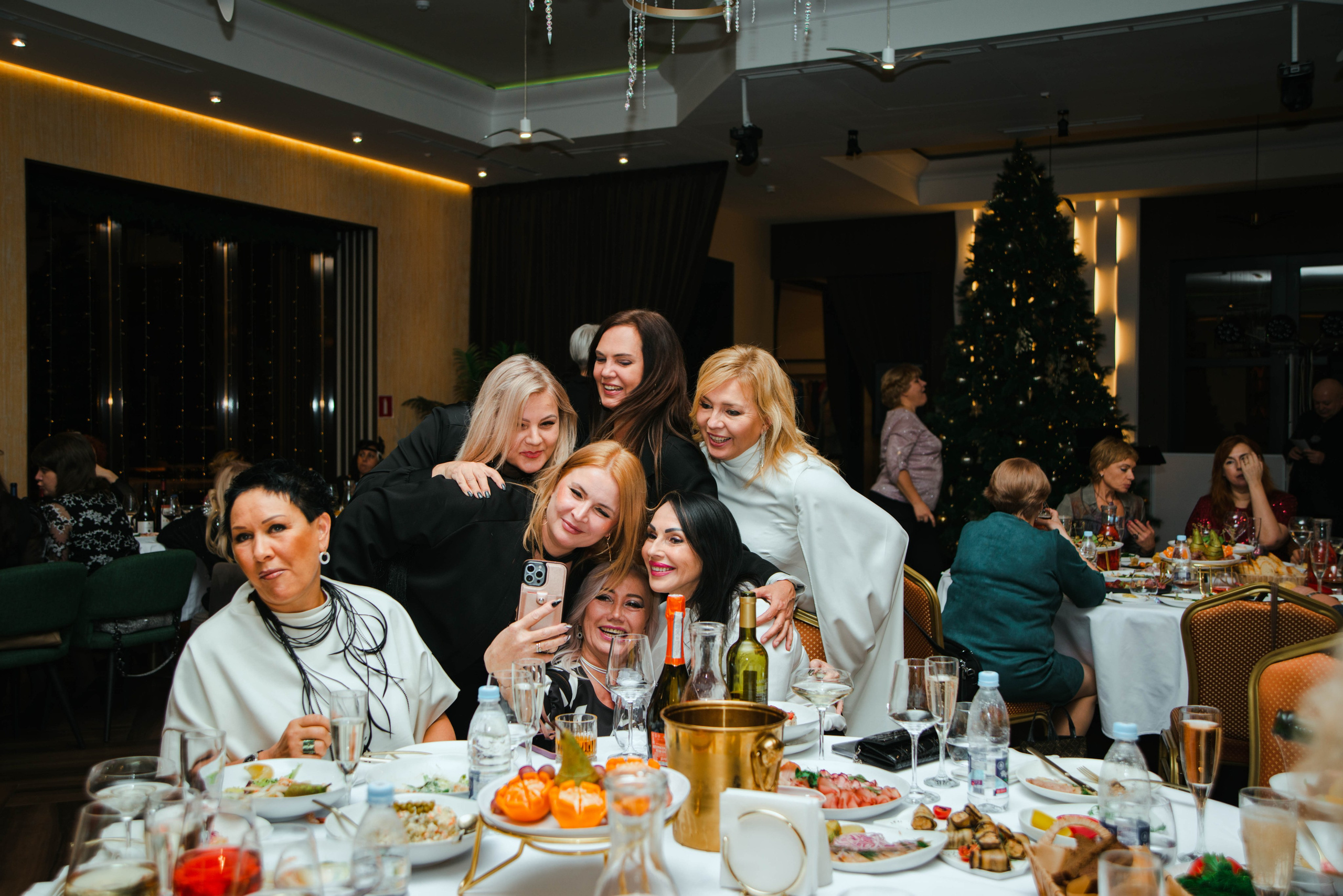 Праздник в стенах клубного пространства «Своя Среда». Ксения Glossa. Портретный и репортажный фотограф в Самаре