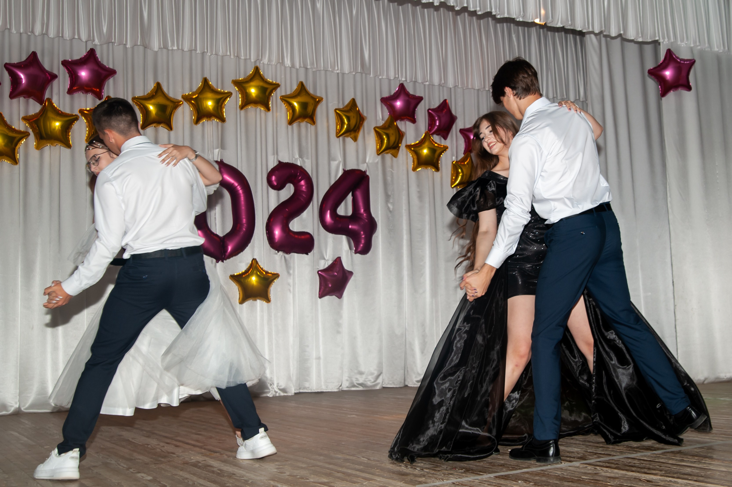 Выпускной МАОУ СОШ № 17 им. Эдуарда Есаяна. Свадебный и семейный фотограф Денис Лукьянов в Краснодаре, Краснодарском крае и Республике Крым