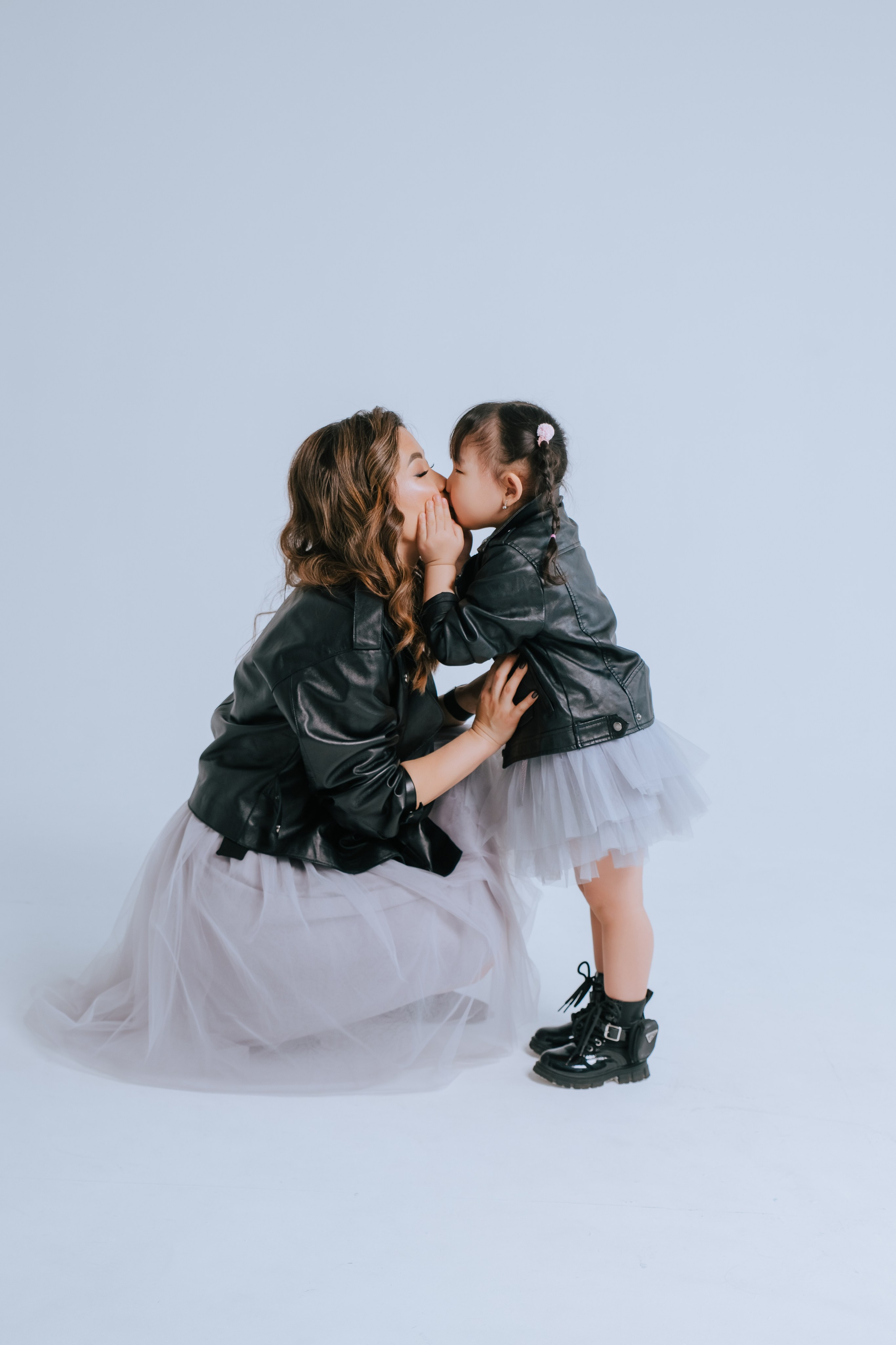 Ира и Аня. Фотограф Ярмишко Дарья. Выпускные фотокниги