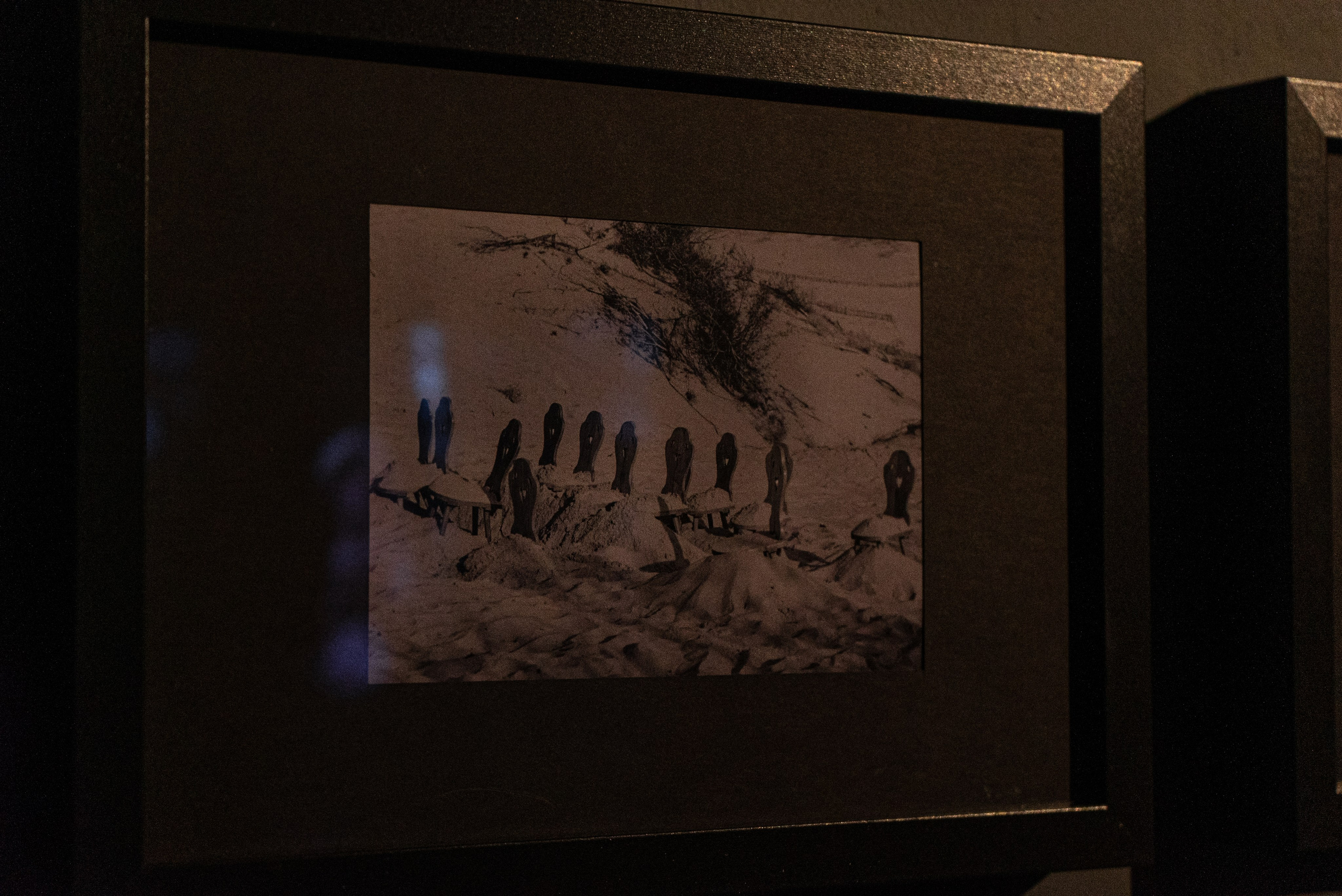 ОДИН СТУЛ, МНОГО СТУЛЬЕВ. Художественная группа «Нежные Бабы»