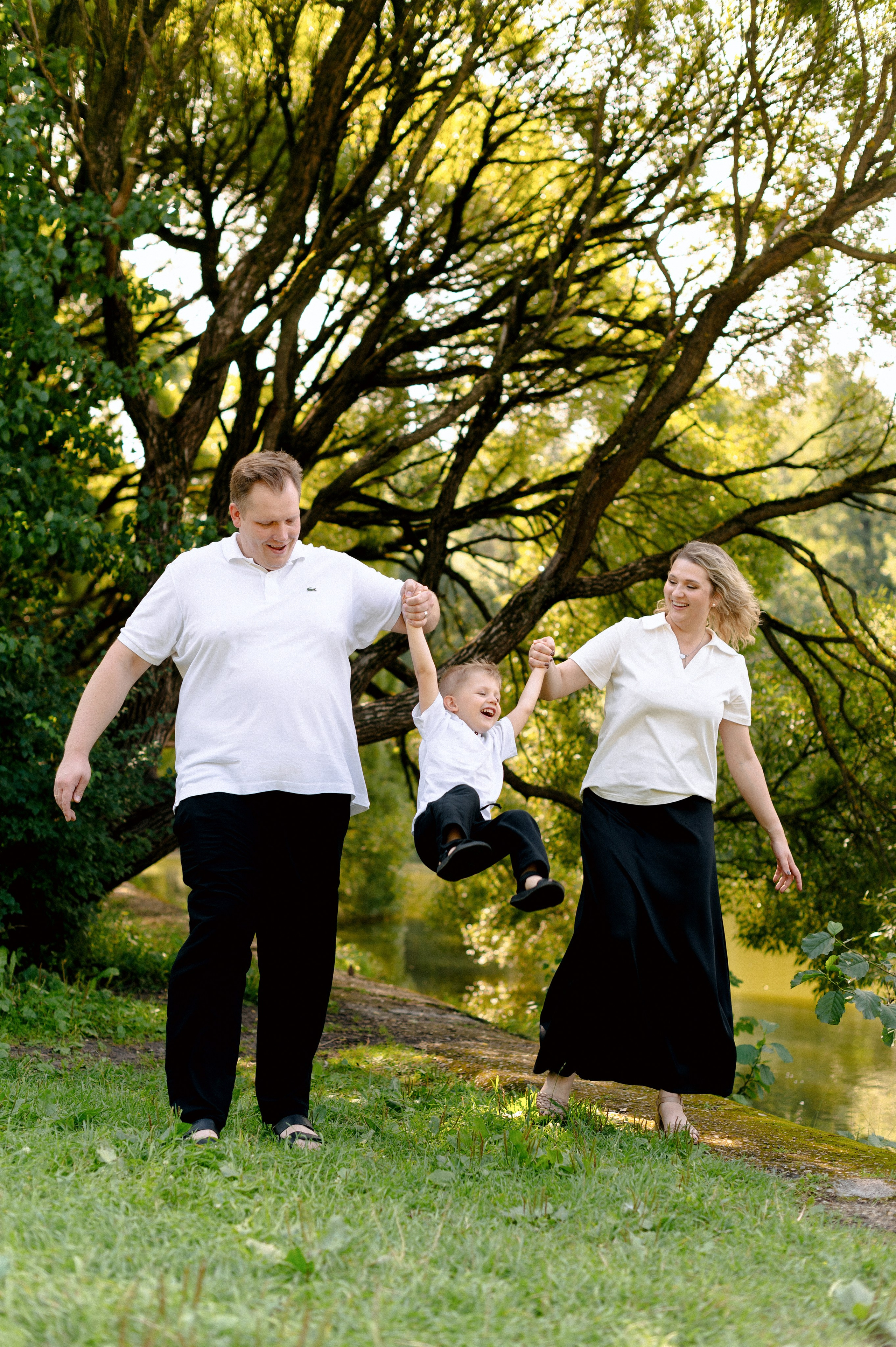 НА ДЕРЕВО ЗАЛЕЗУ. Шашкова Вероника / Свадебный и семейный фотограф Москва и Ярославль