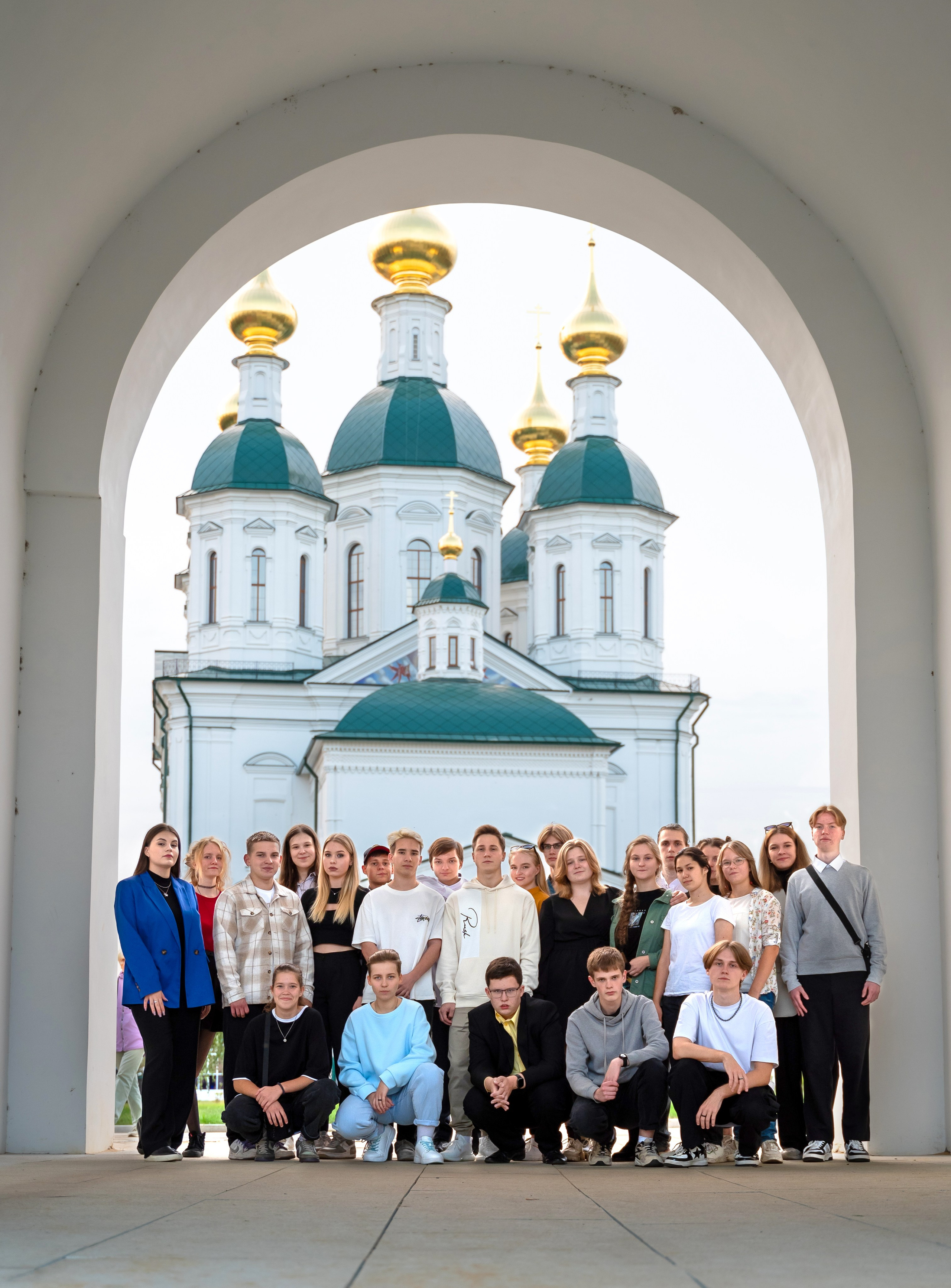 Осенние фотосессии классов в городе для ваших выпускных альбомов. Выпускные альбомы в городе Саров