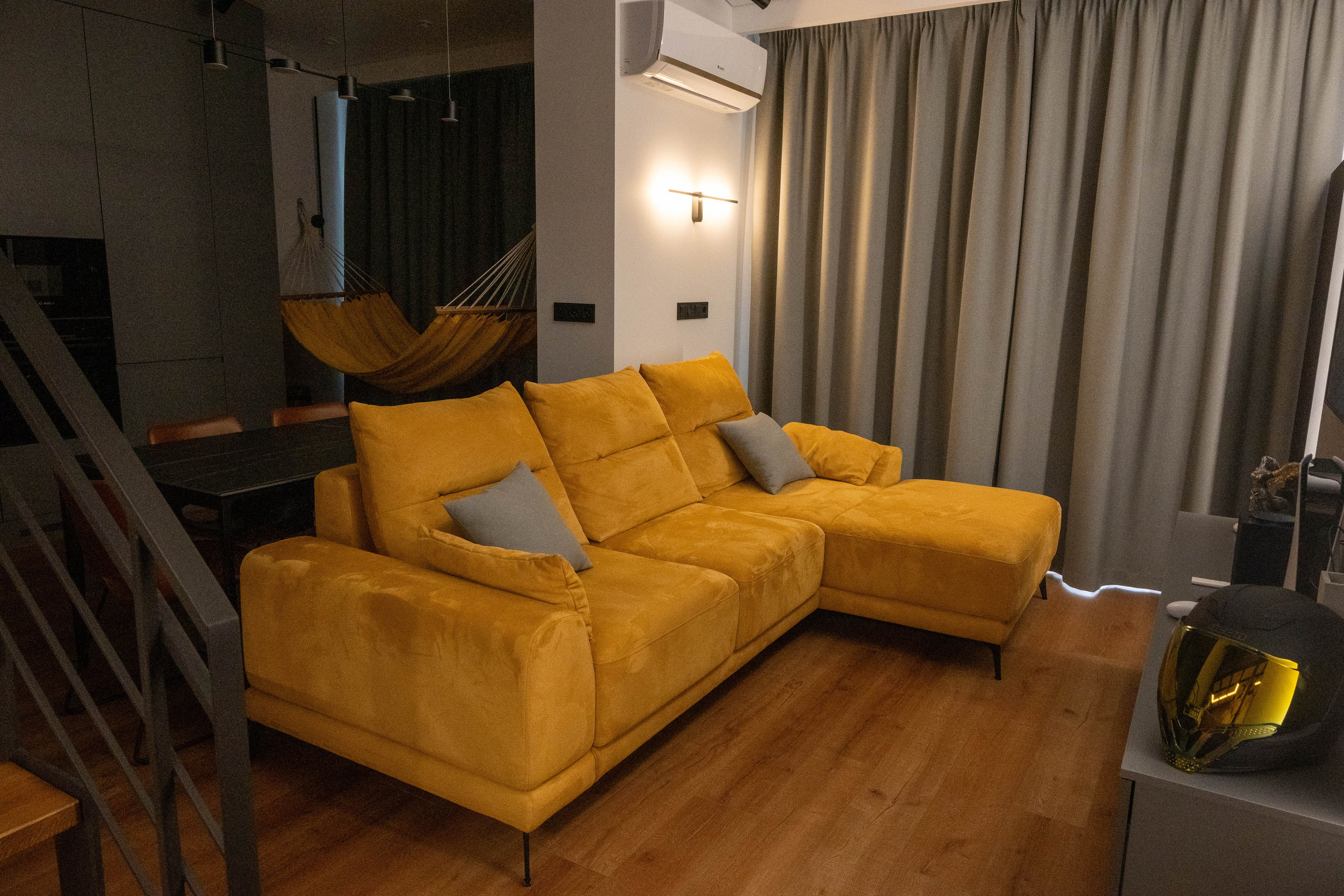 The apartment is on two levels. Fotograf Dmitrii Donets