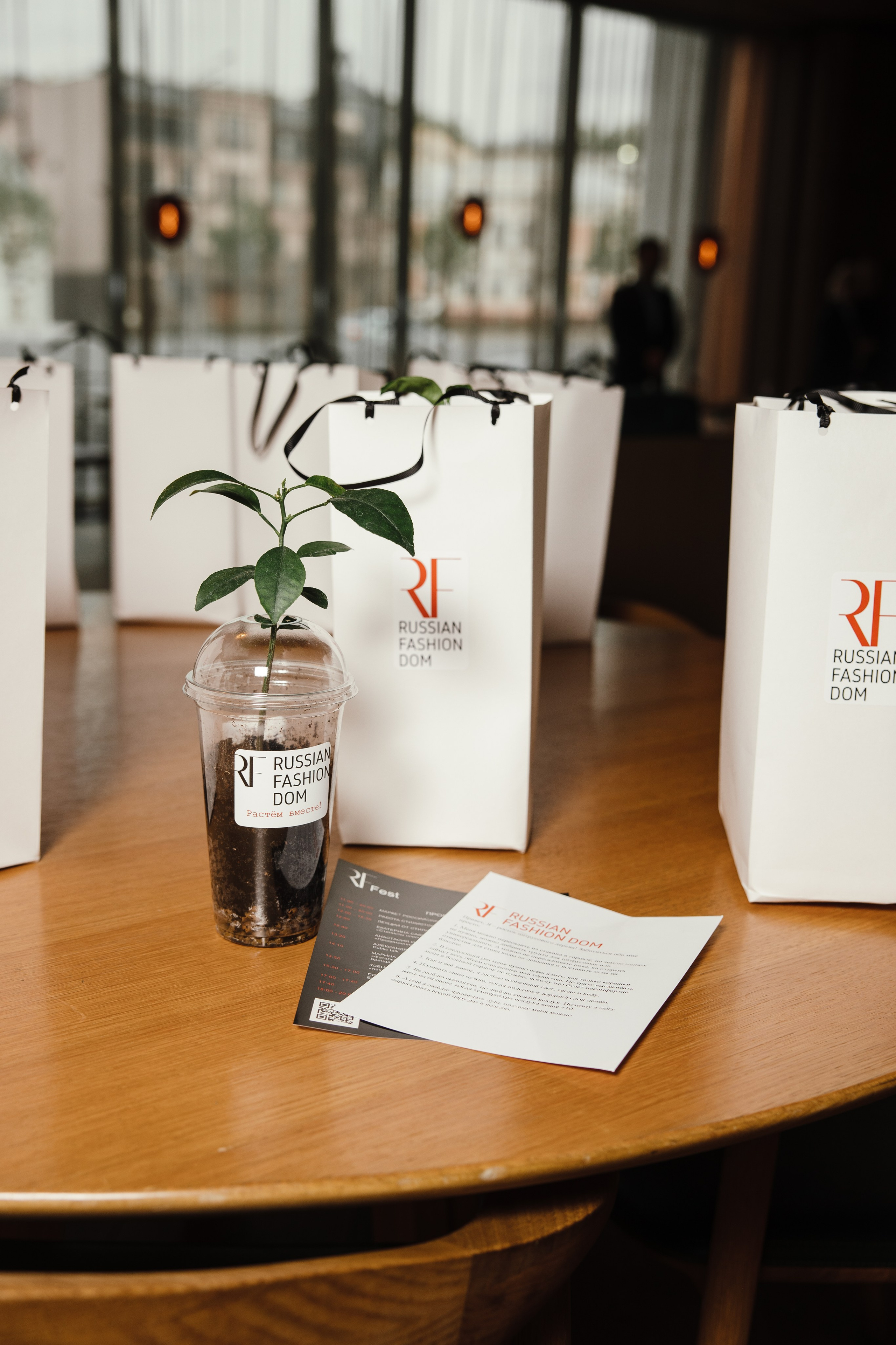 Презентация Russian Fashion Dom в ресторане Shagal. Контент фотограф в Москве и области Елена Кулакова