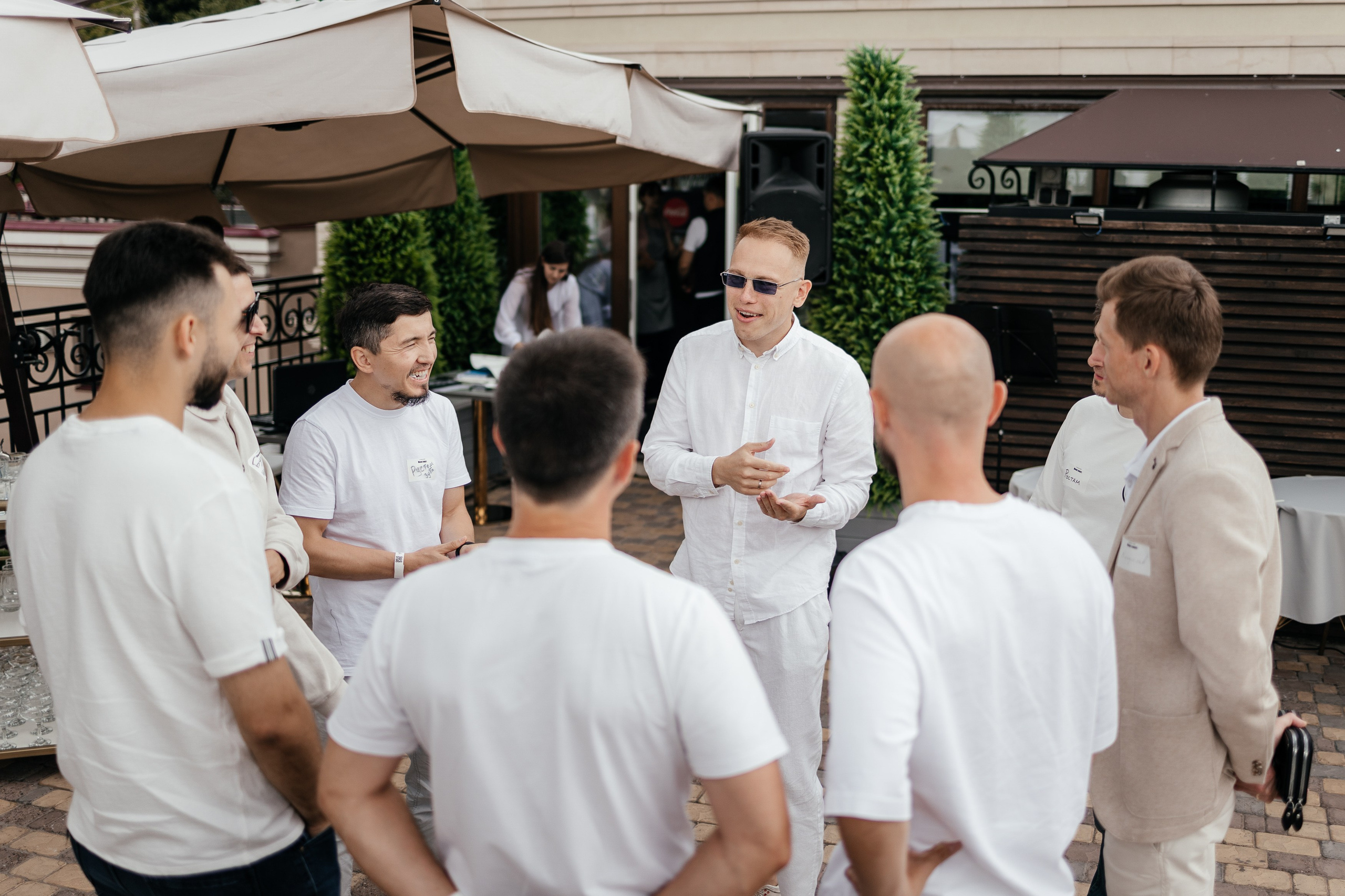 СЭНСЭЙ — бизнес клуб. Портретный и репортажный фотограф в Казани Максим Сипачев