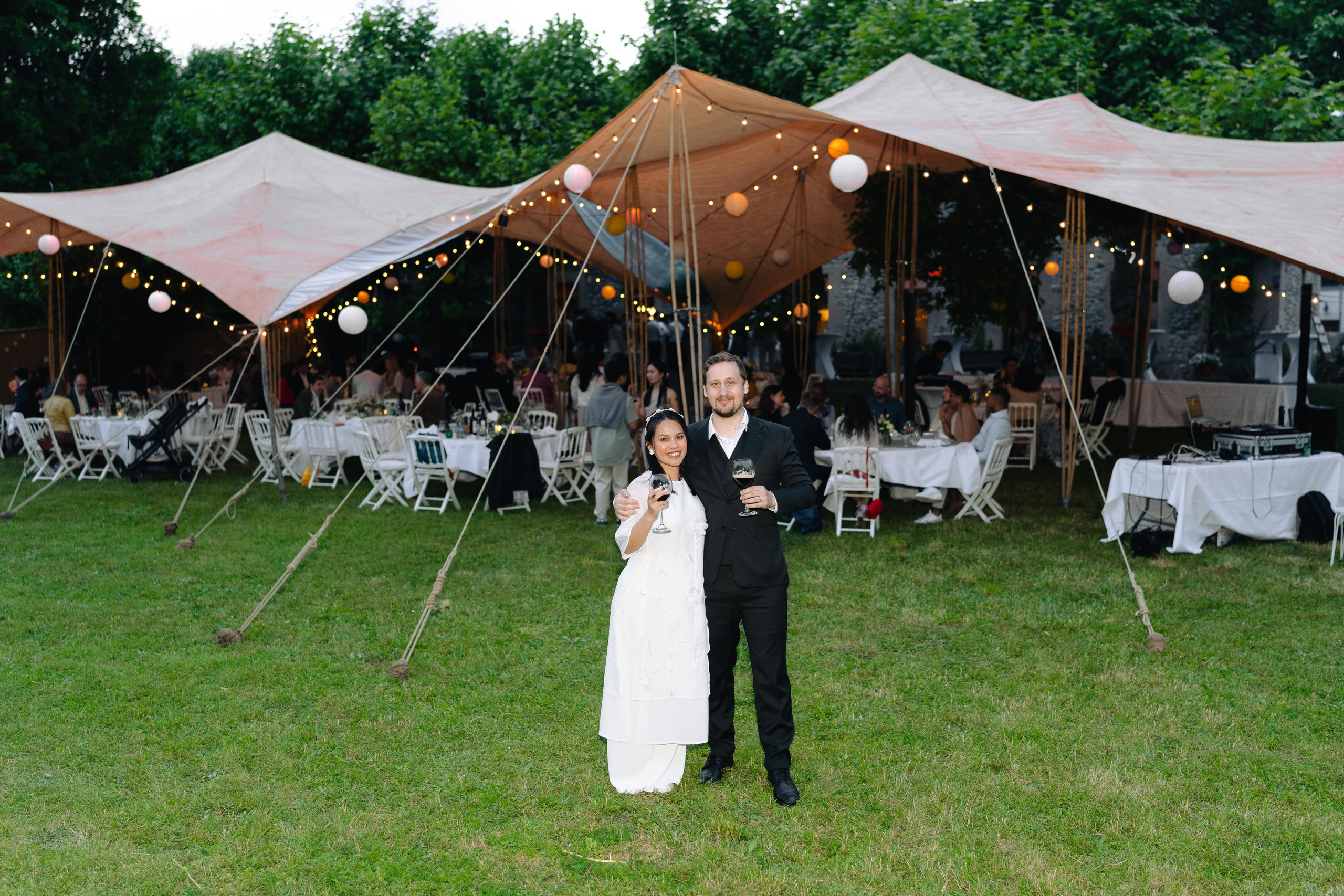 Nhi & Samuel | courtyard. Photographe de Mariage Professionnelle — Genève & Suisse Romande | Tanya Creator
