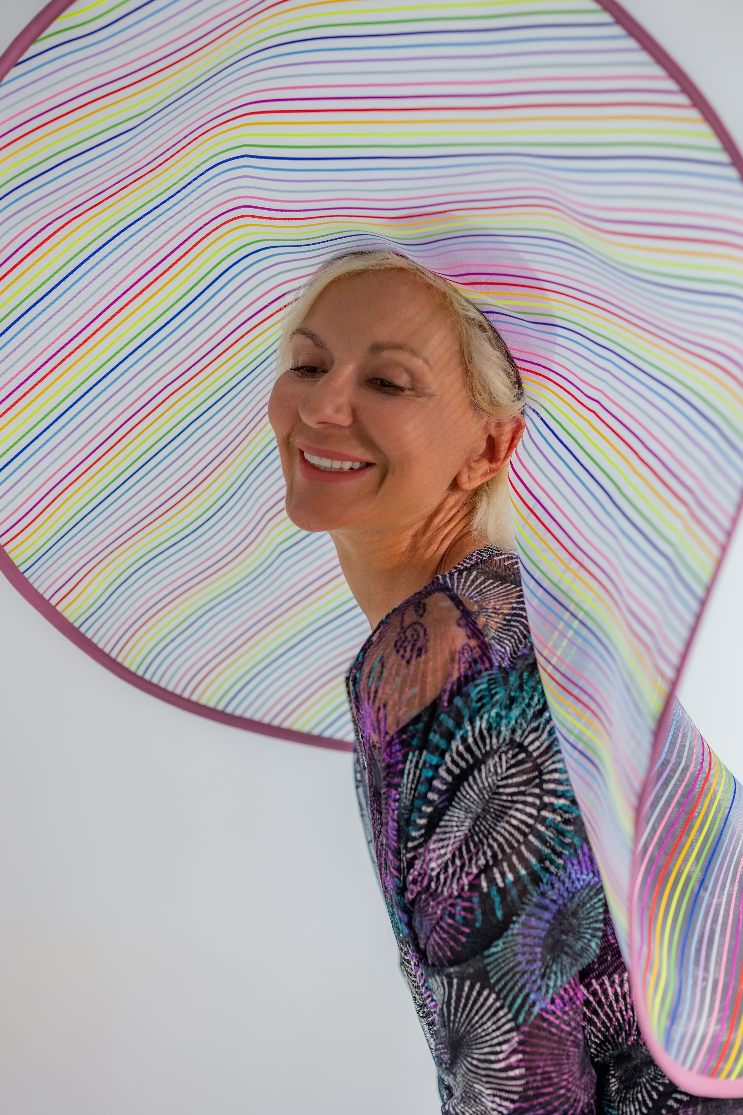 Модель Ольга в дизайнерской шляпке. Портретный фотограф в Москве Екатерина Богдасарова