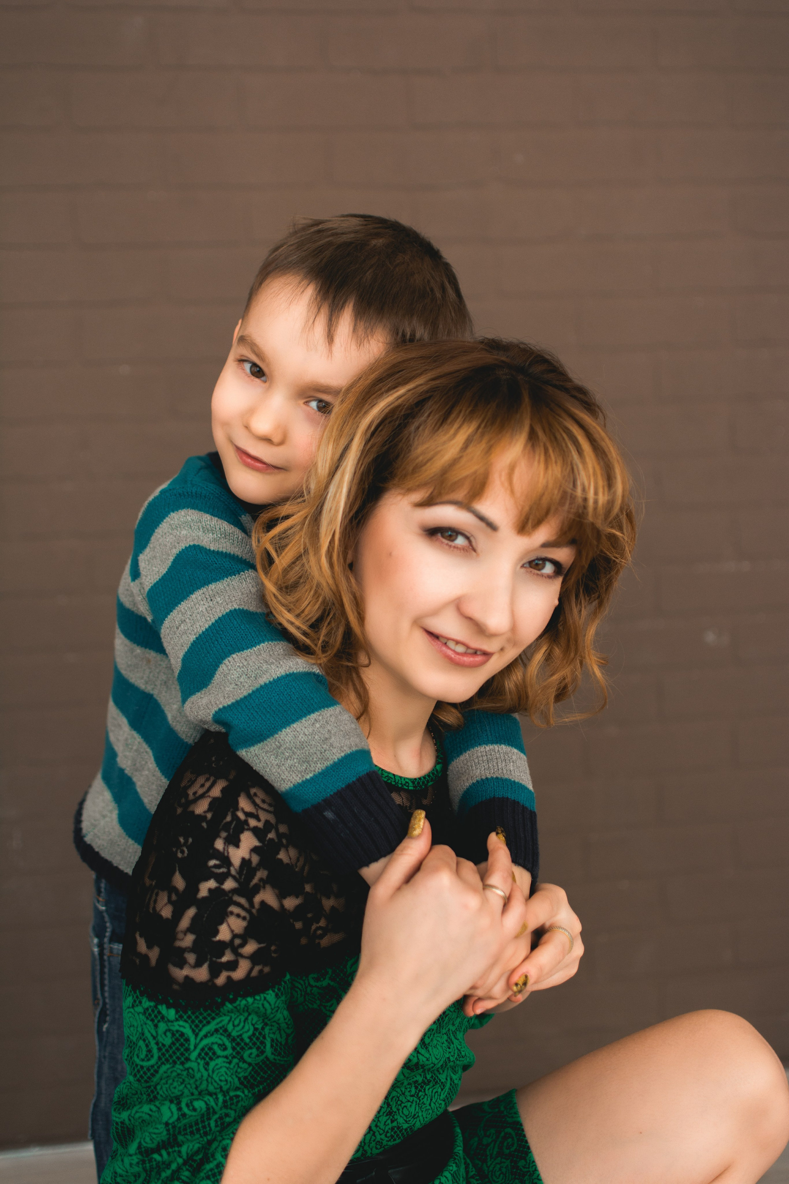 Гульназ с сыном. Портретный креативный творческий фотограф в Казани Михаил Бушенев