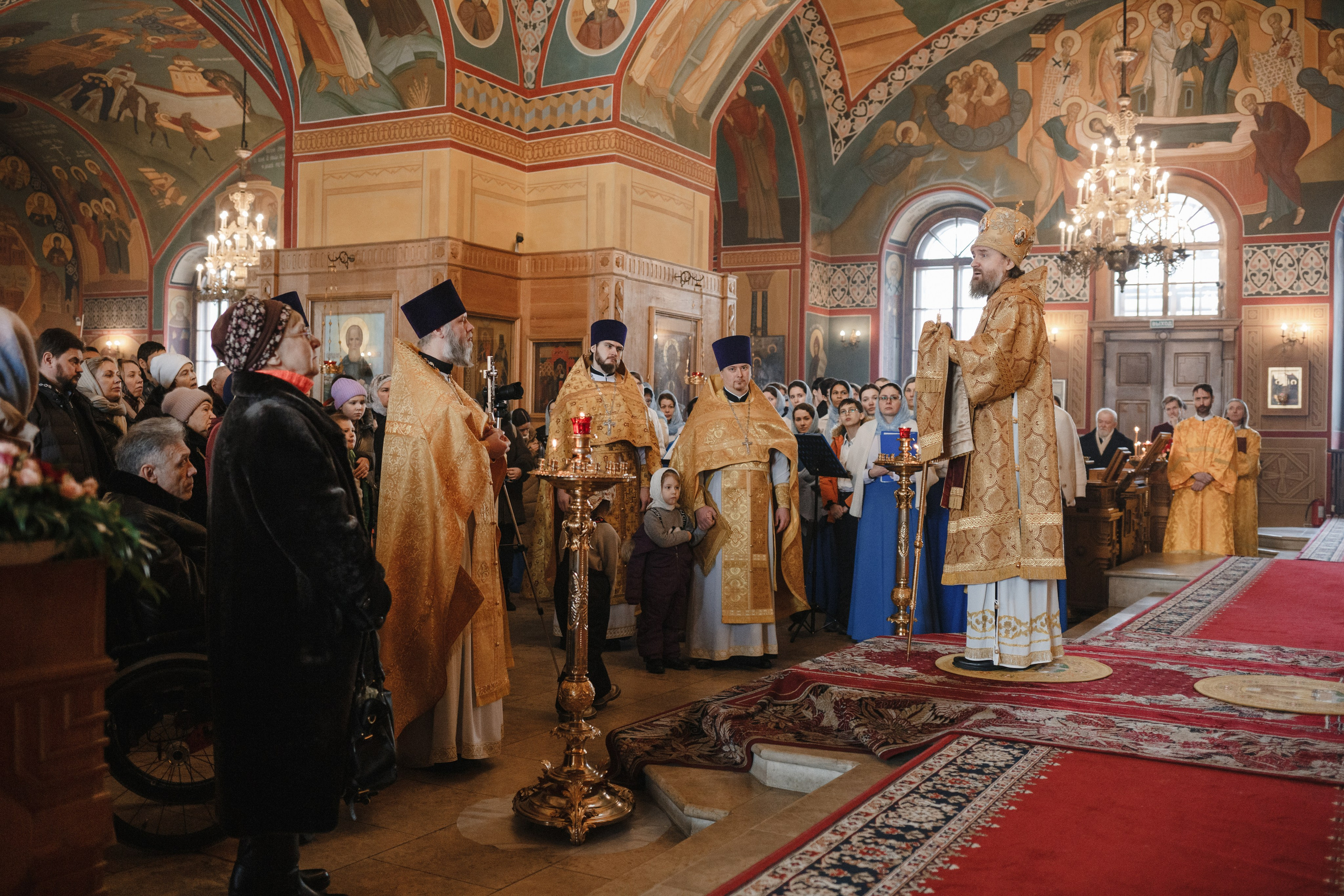 Служба Григория, митрополита, управляющего делами Московской Патриархии. Семейный фотограф Николаева Ольга