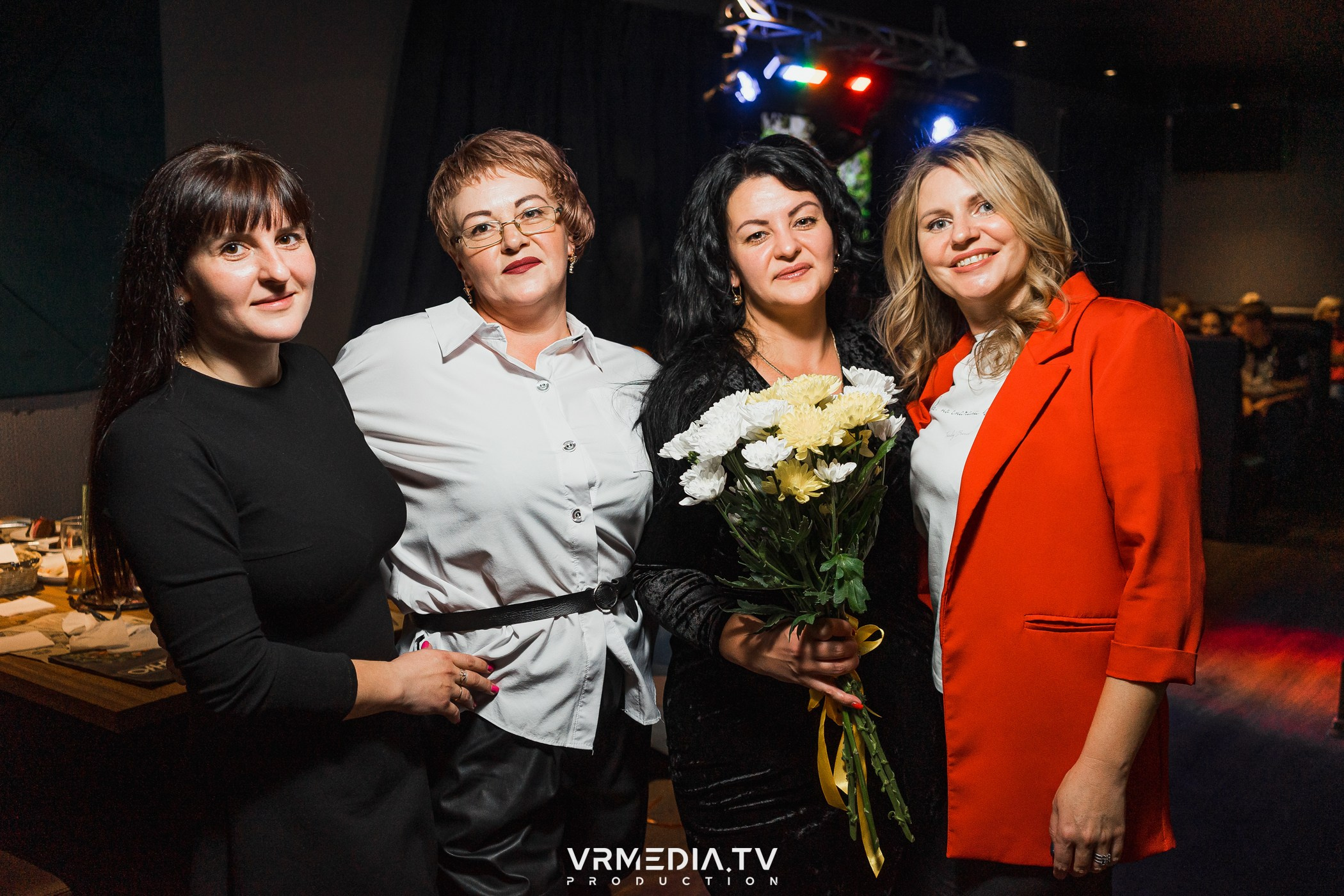 Бумажный дом в баре «Друзья»