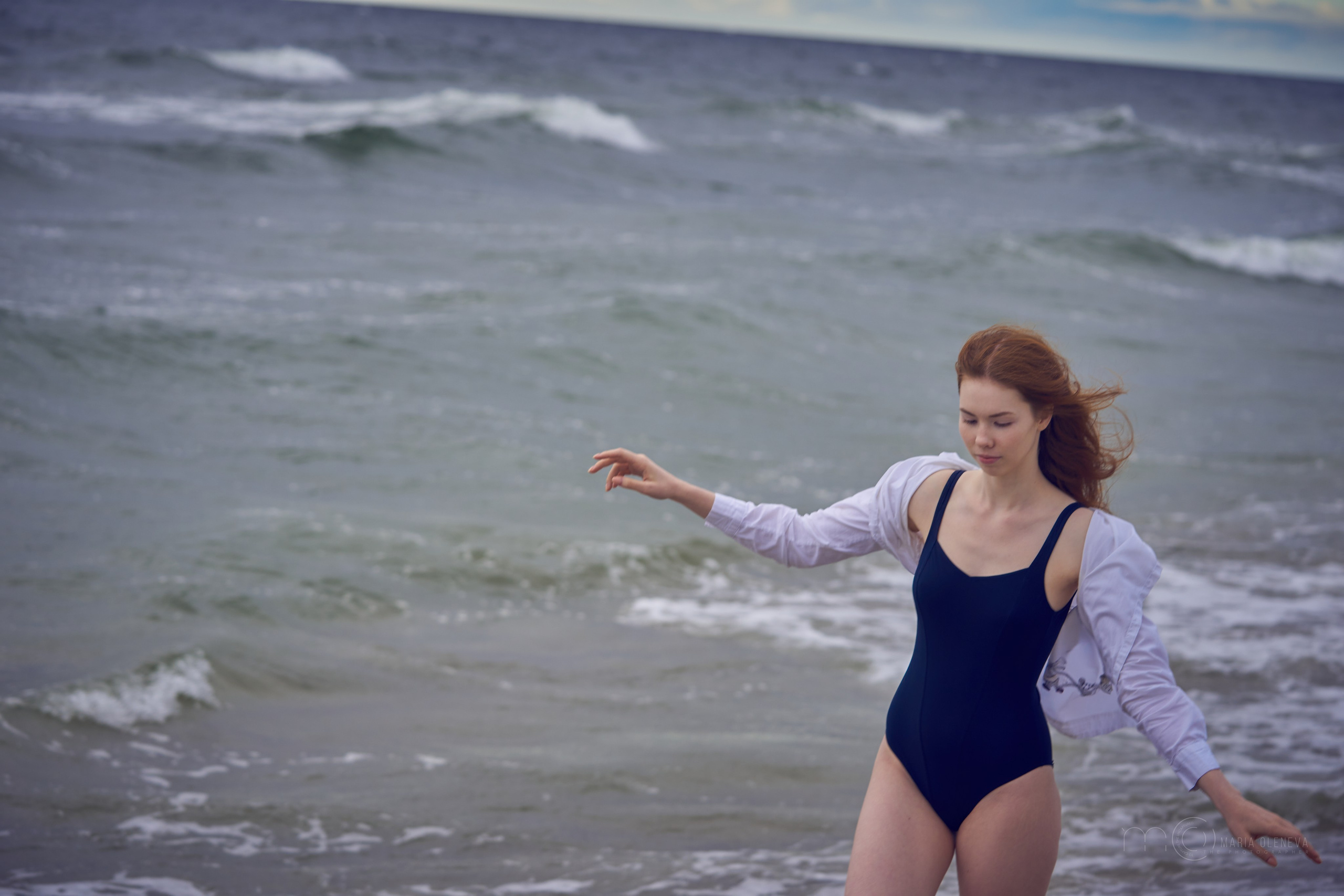 Полина и море. Фотограф Мария Оленева