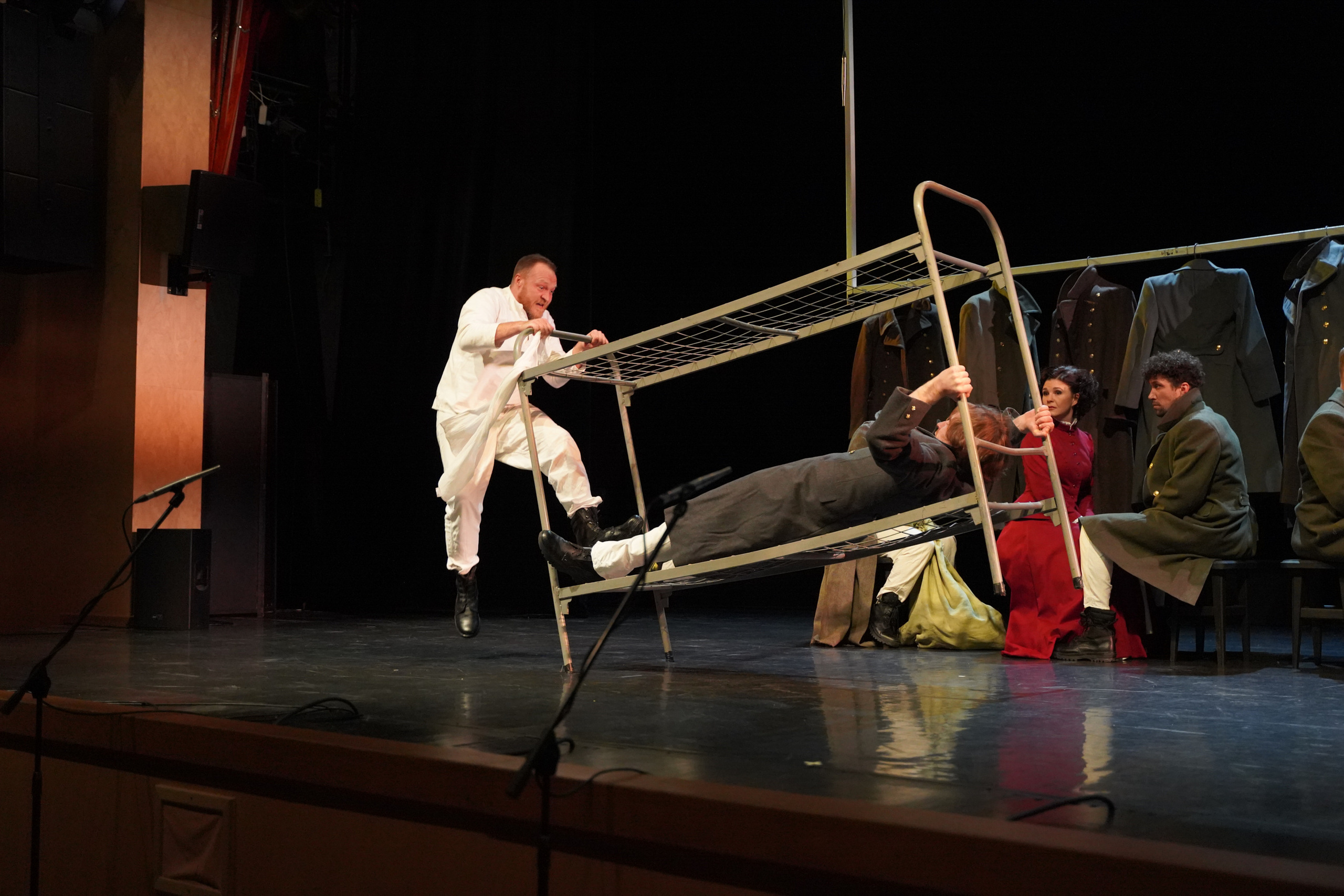 Спектакль«Поединок».Сначала театр-театр с начала.Фотосъемка спектакля. Портретный фотограф в Москве Елена Капралова