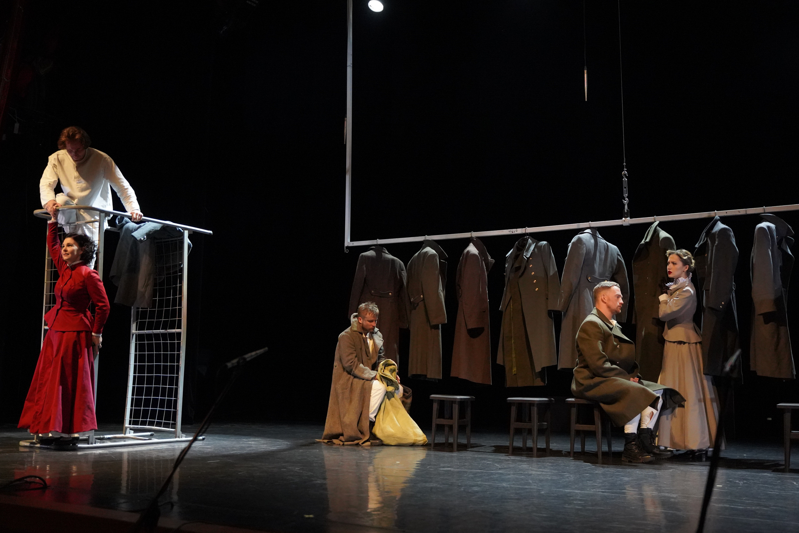 Спектакль«Поединок».Сначала театр-театр с начала.Фотосъемка спектакля. Портретный фотограф в Москве Елена Капралова