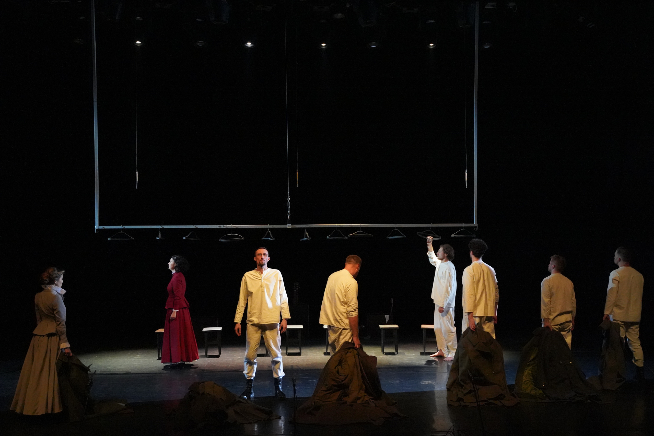 Спектакль«Поединок».Сначала театр-театр с начала.Фотосъемка спектакля. Портретный фотограф в Москве Елена Капралова