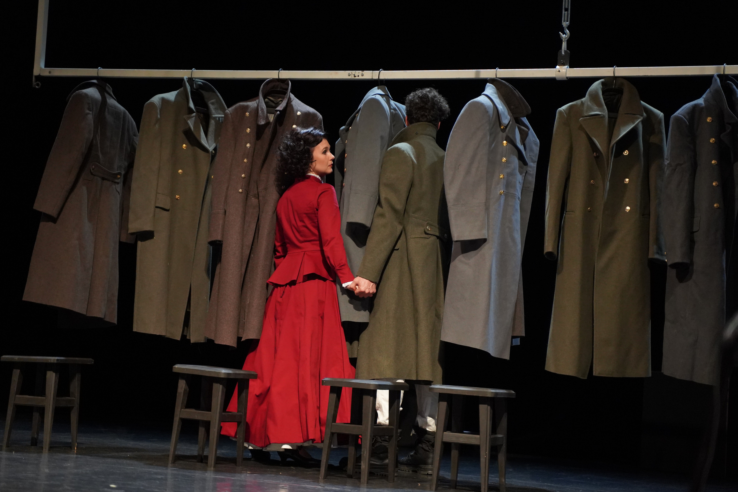 Спектакль«Поединок».Сначала театр-театр с начала.Фотосъемка спектакля. Портретный фотограф в Москве Елена Капралова