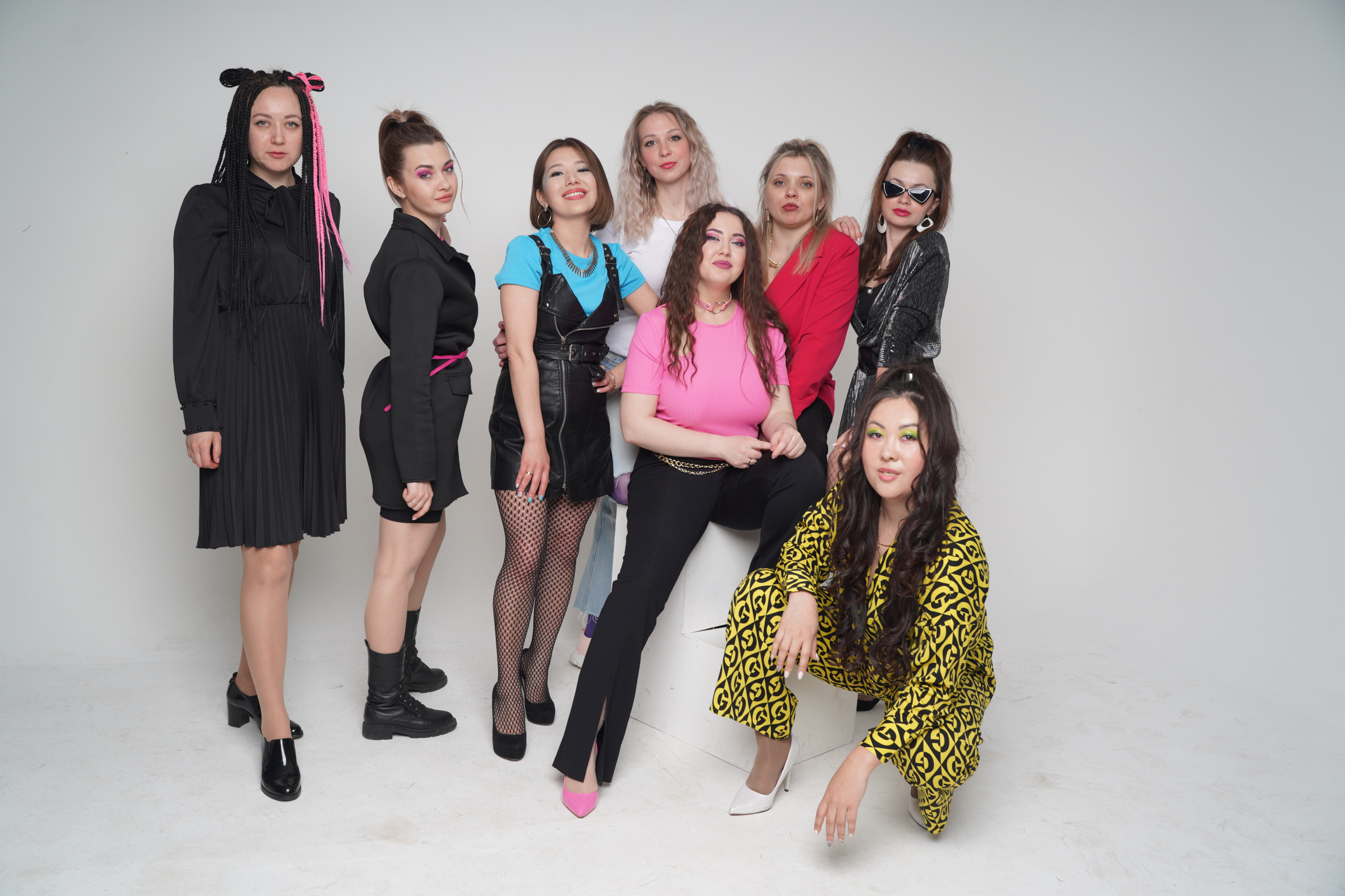 Взрослый день рождения в стиле 90-х. Фотосъемка праздника в Москве. Портретный фотограф в Москве Елена Капралова