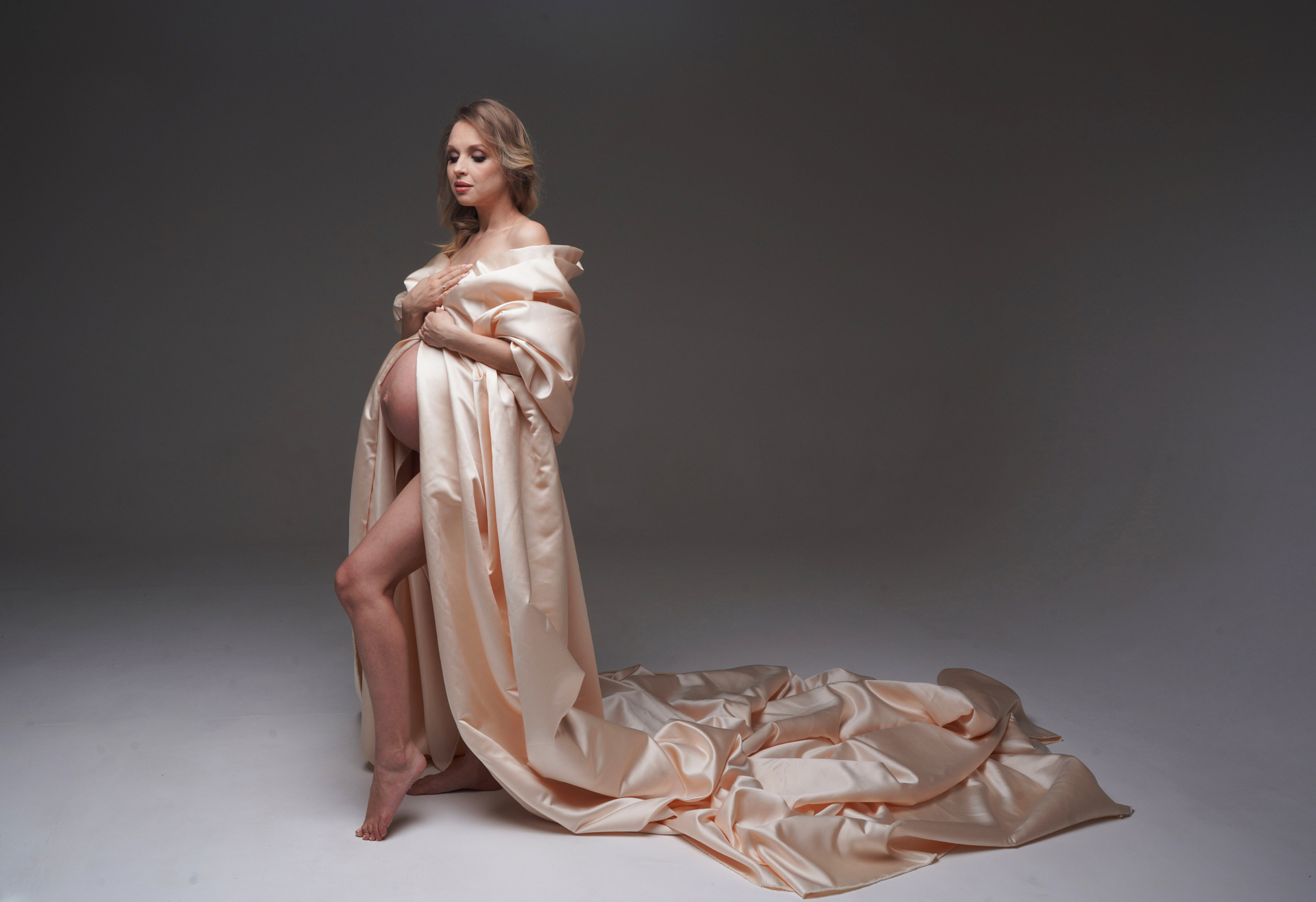 Фотосессия беременности. Фотосессия в студиях Москвы. Портретный фотограф в Москве Елена Капралова