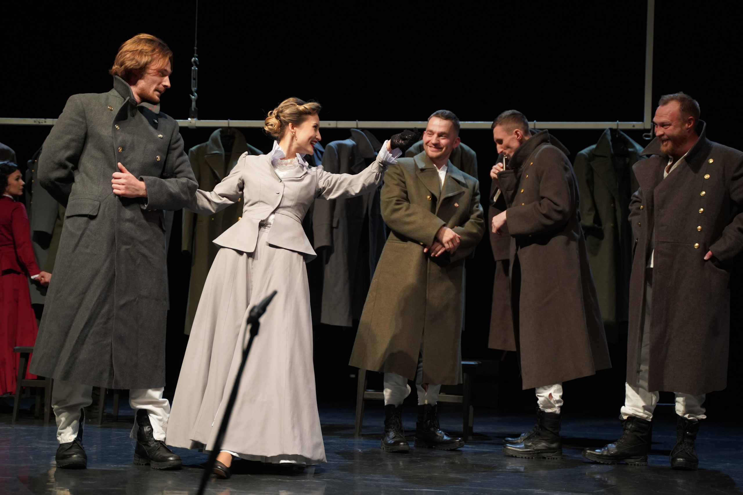 Спектакль«Поединок».Сначала театр-театр с начала.Фотосъемка спектакля. Портретный фотограф в Москве Елена Капралова