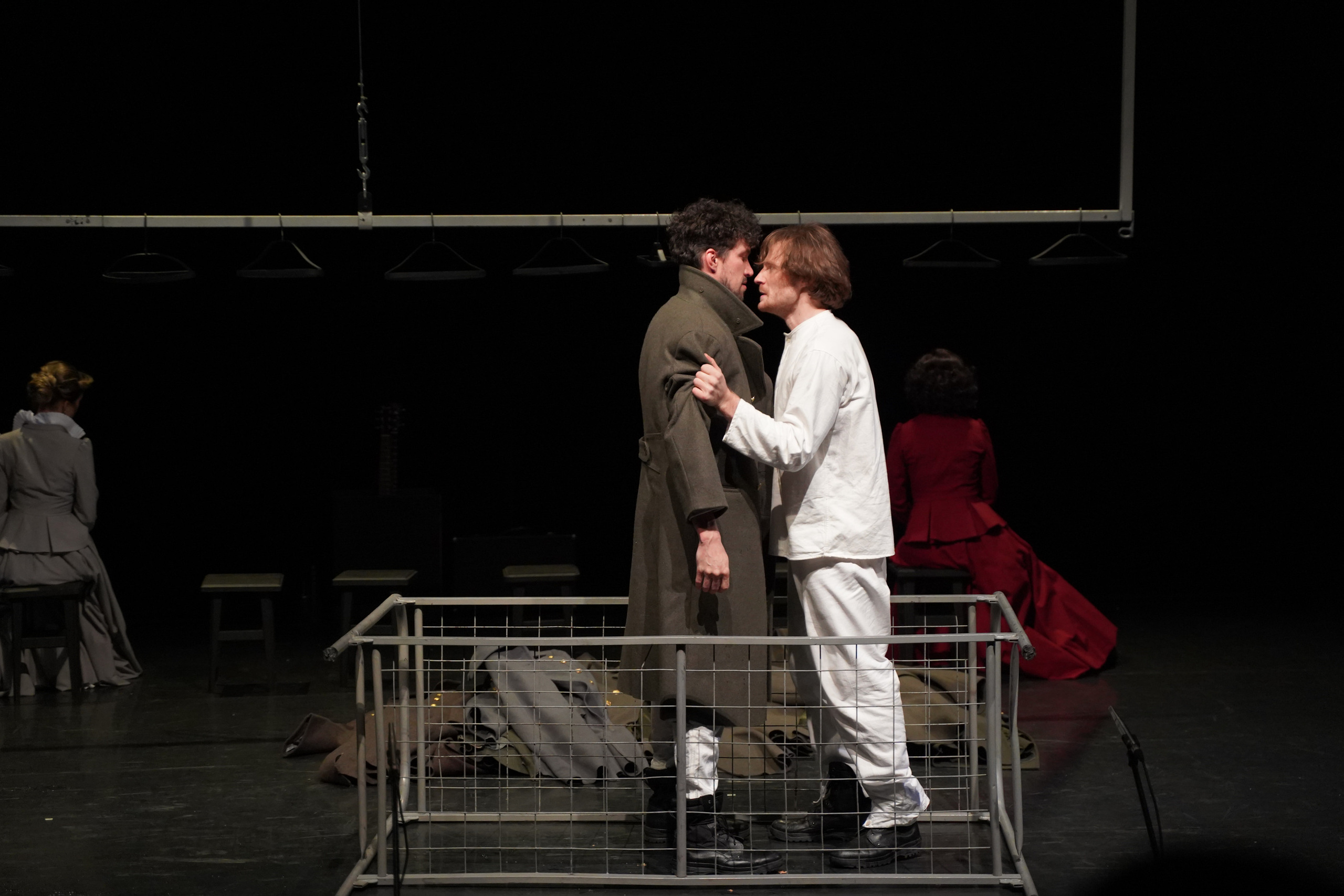 Спектакль«Поединок».Сначала театр-театр с начала.Фотосъемка спектакля. Портретный фотограф в Москве Елена Капралова