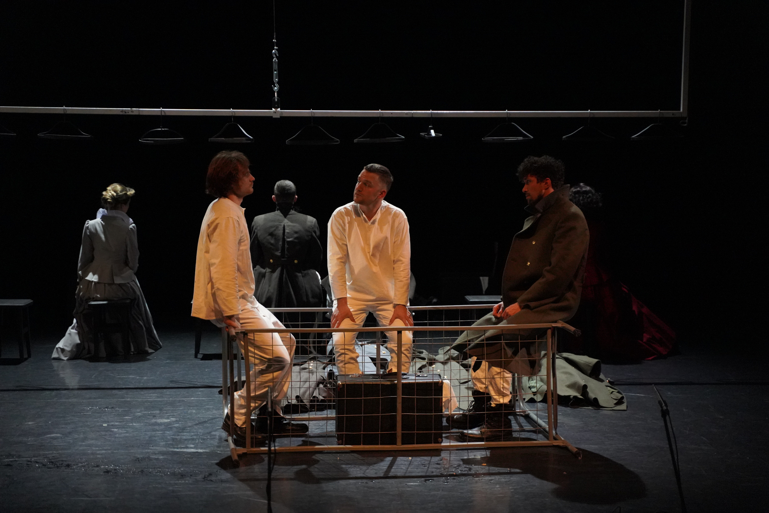 Спектакль«Поединок».Сначала театр-театр с начала.Фотосъемка спектакля. Портретный фотограф в Москве Елена Капралова