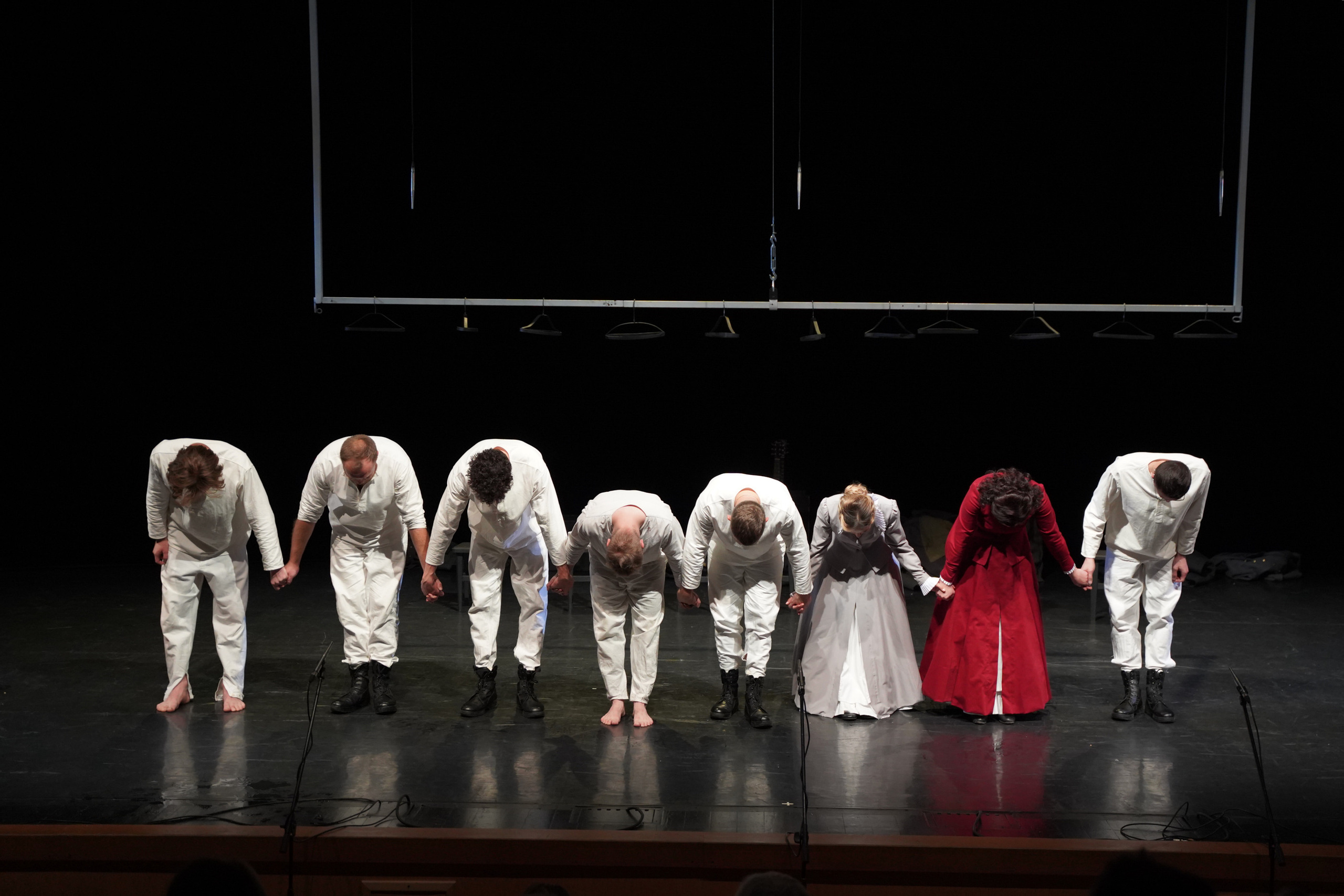 Спектакль«Поединок».Сначала театр-театр с начала.Фотосъемка спектакля. Портретный фотограф в Москве Елена Капралова