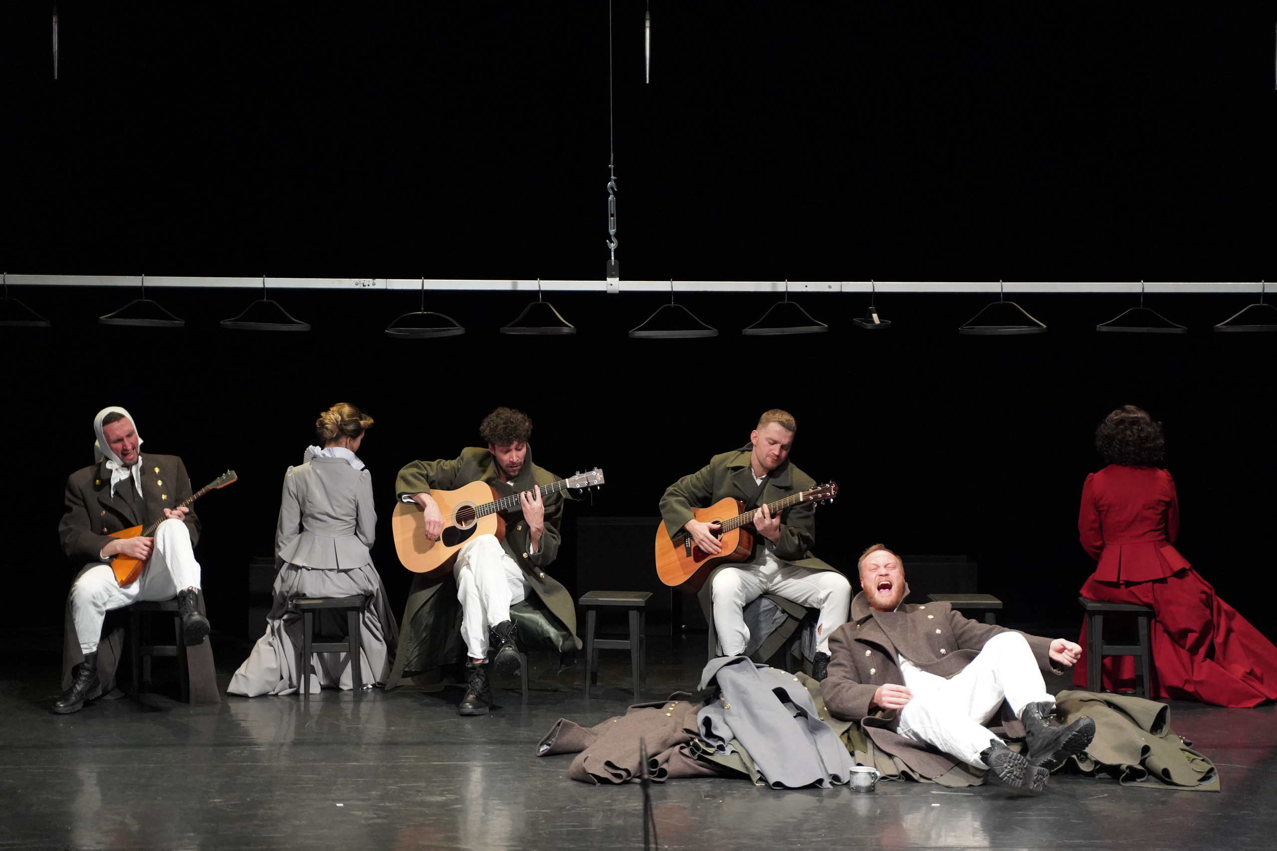 Спектакль«Поединок».Сначала театр-театр с начала.Фотосъемка спектакля. Портретный фотограф в Москве Елена Капралова