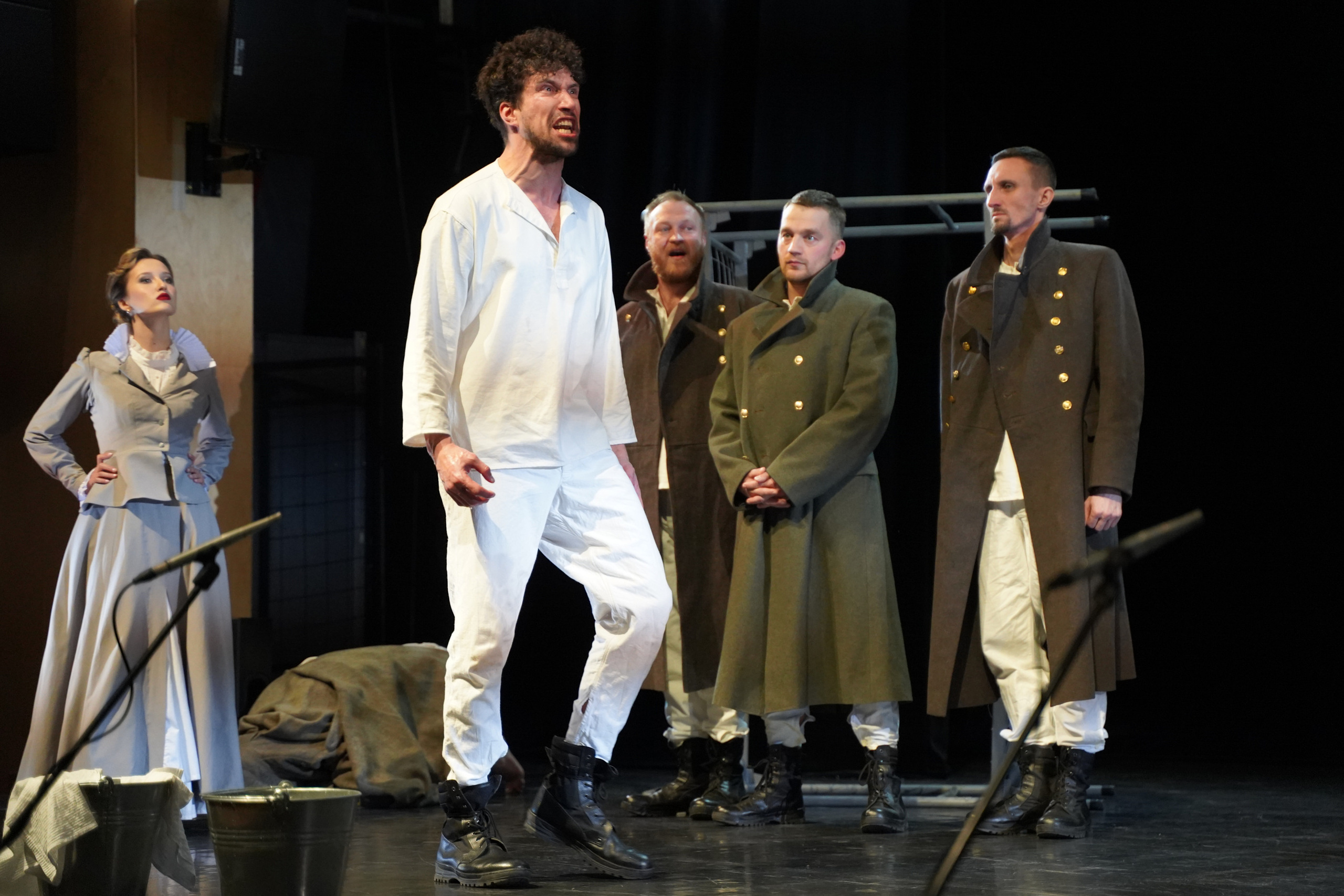 Спектакль«Поединок».Сначала театр-театр с начала.Фотосъемка спектакля. Портретный фотограф в Москве Елена Капралова