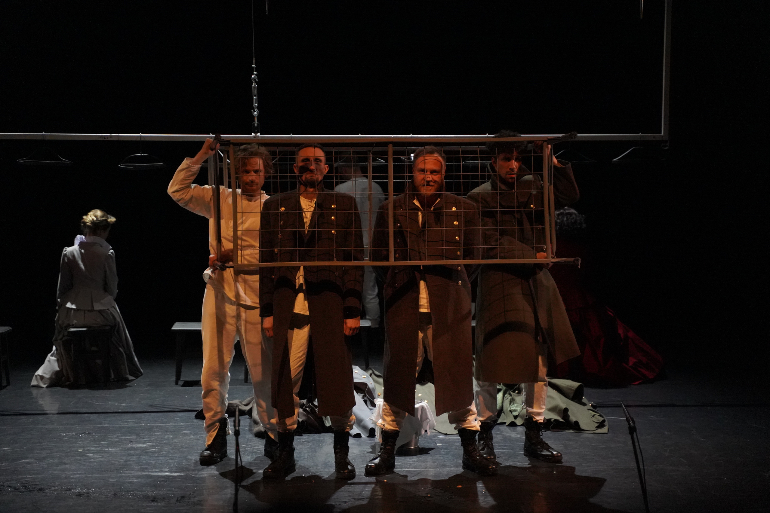 Спектакль«Поединок».Сначала театр-театр с начала.Фотосъемка спектакля. Портретный фотограф в Москве Елена Капралова