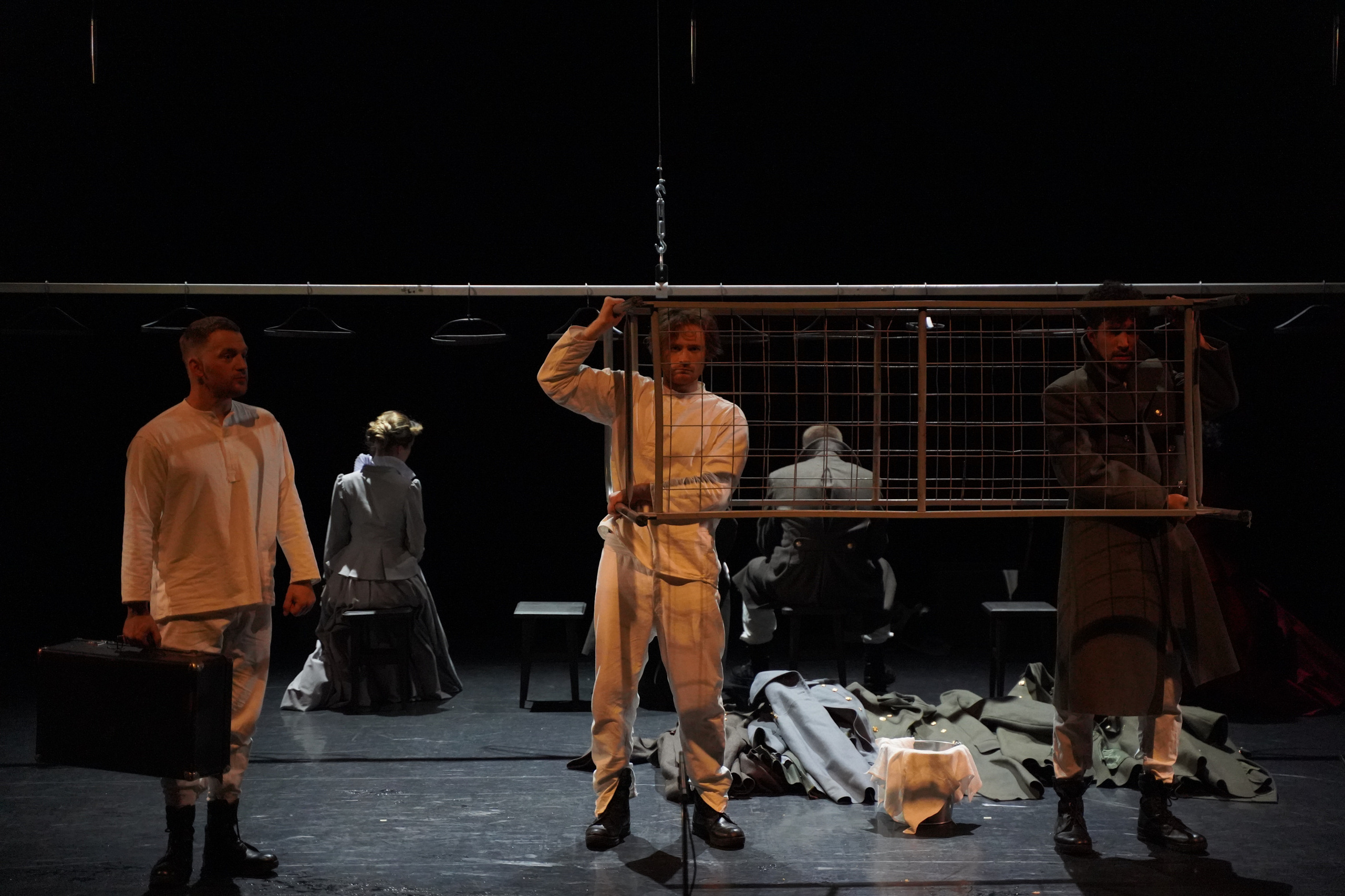 Спектакль«Поединок».Сначала театр-театр с начала.Фотосъемка спектакля. Портретный фотограф в Москве Елена Капралова