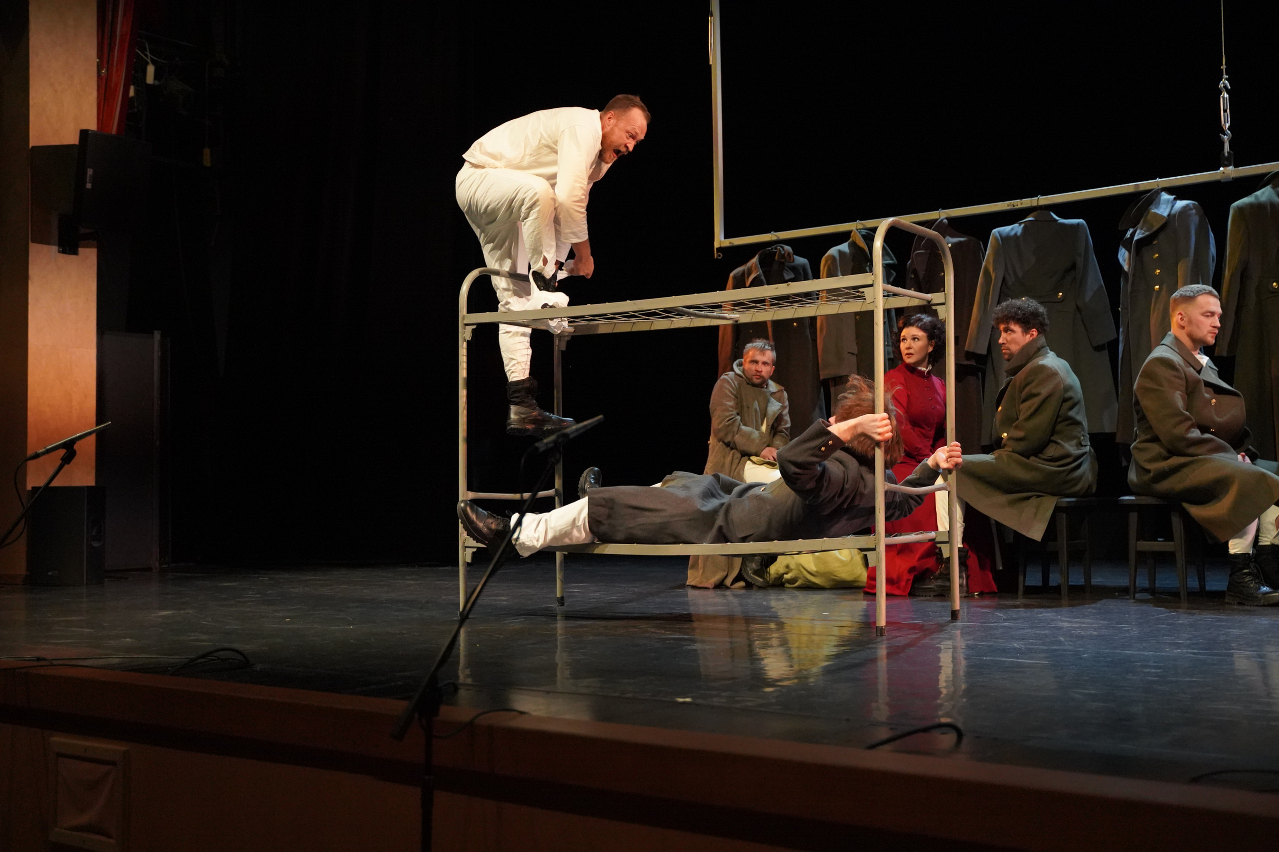 Спектакль«Поединок».Сначала театр-театр с начала.Фотосъемка спектакля. Портретный фотограф в Москве Елена Капралова