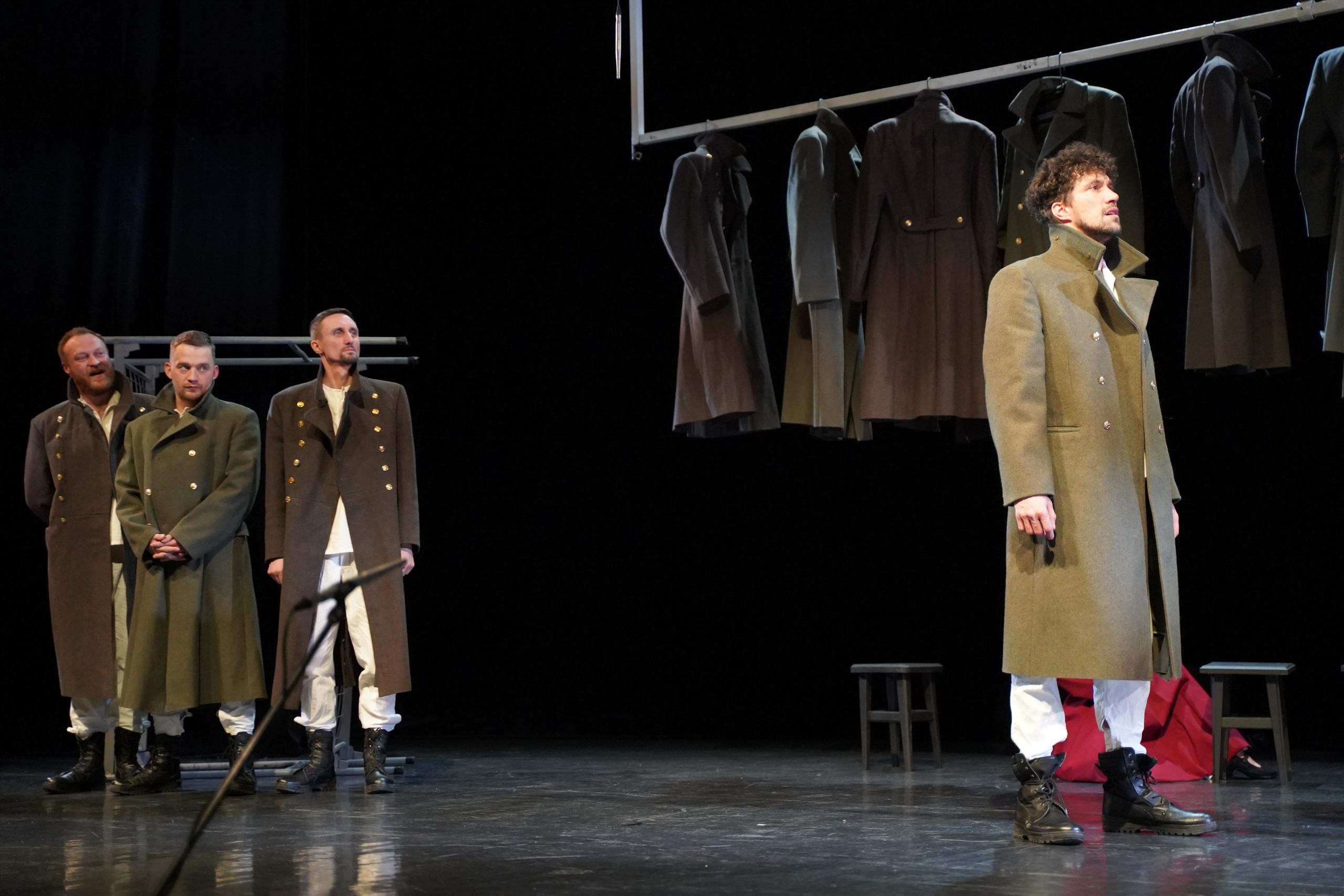 Спектакль«Поединок».Сначала театр-театр с начала.Фотосъемка спектакля. Портретный фотограф в Москве Елена Капралова