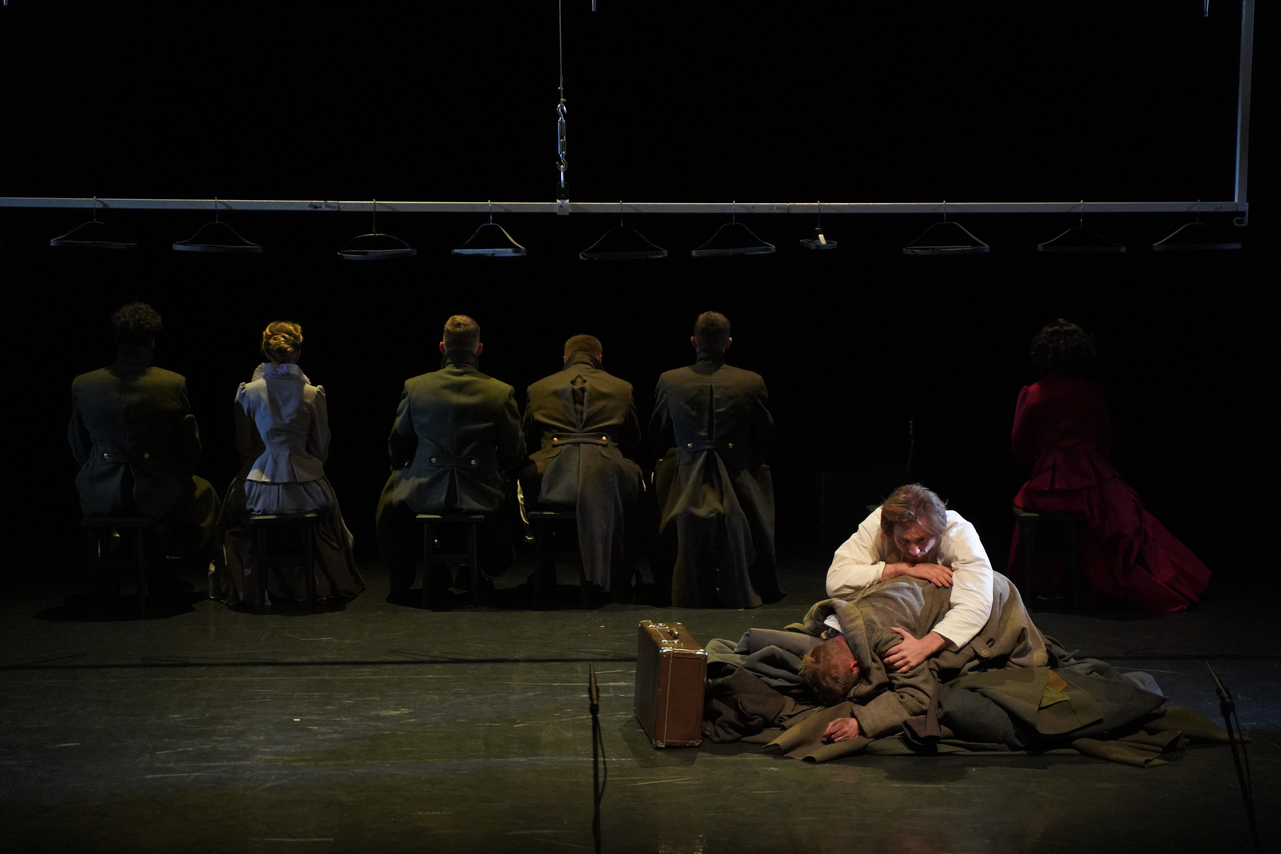 Спектакль«Поединок».Сначала театр-театр с начала.Фотосъемка спектакля. Портретный фотограф в Москве Елена Капралова