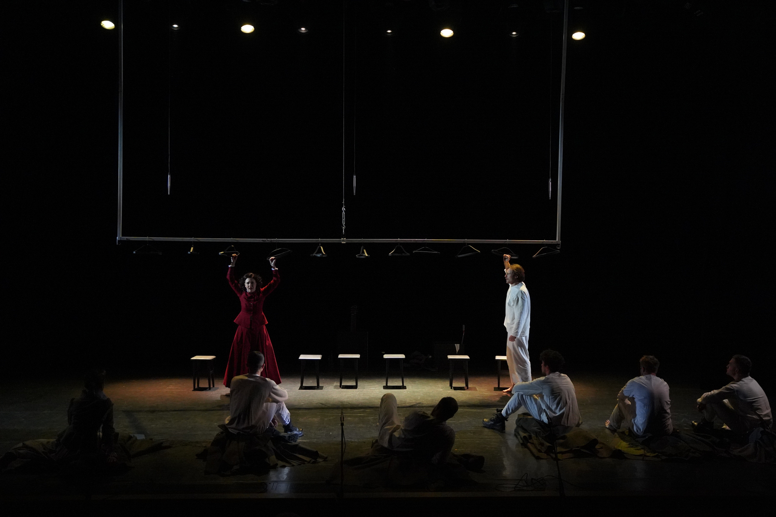 Спектакль«Поединок».Сначала театр-театр с начала.Фотосъемка спектакля. Портретный фотограф в Москве Елена Капралова