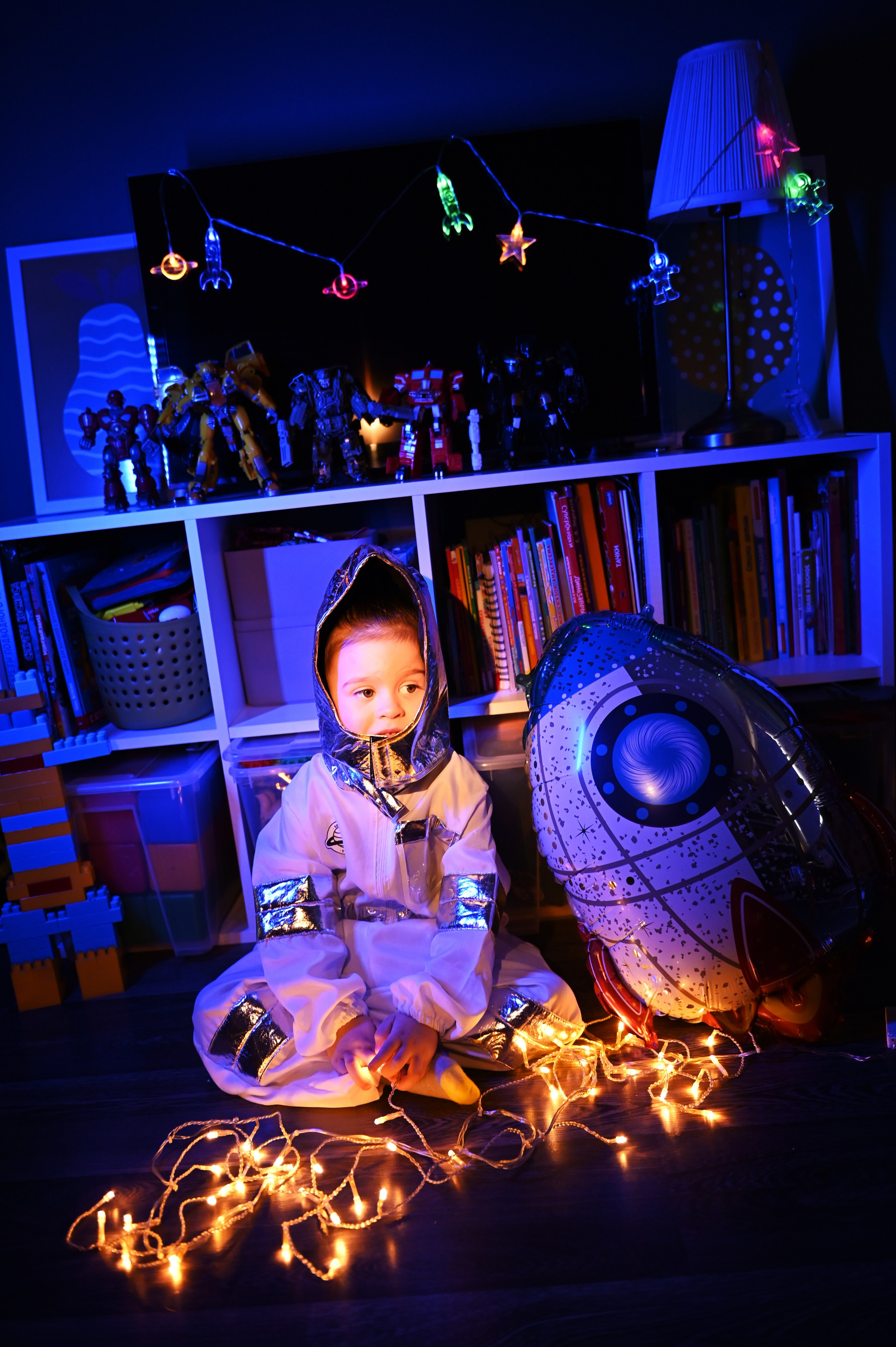Детская на День космонавтики (домашняя). Свадебный, семейный, детский, контент фотограф в Омске Максим Ильин