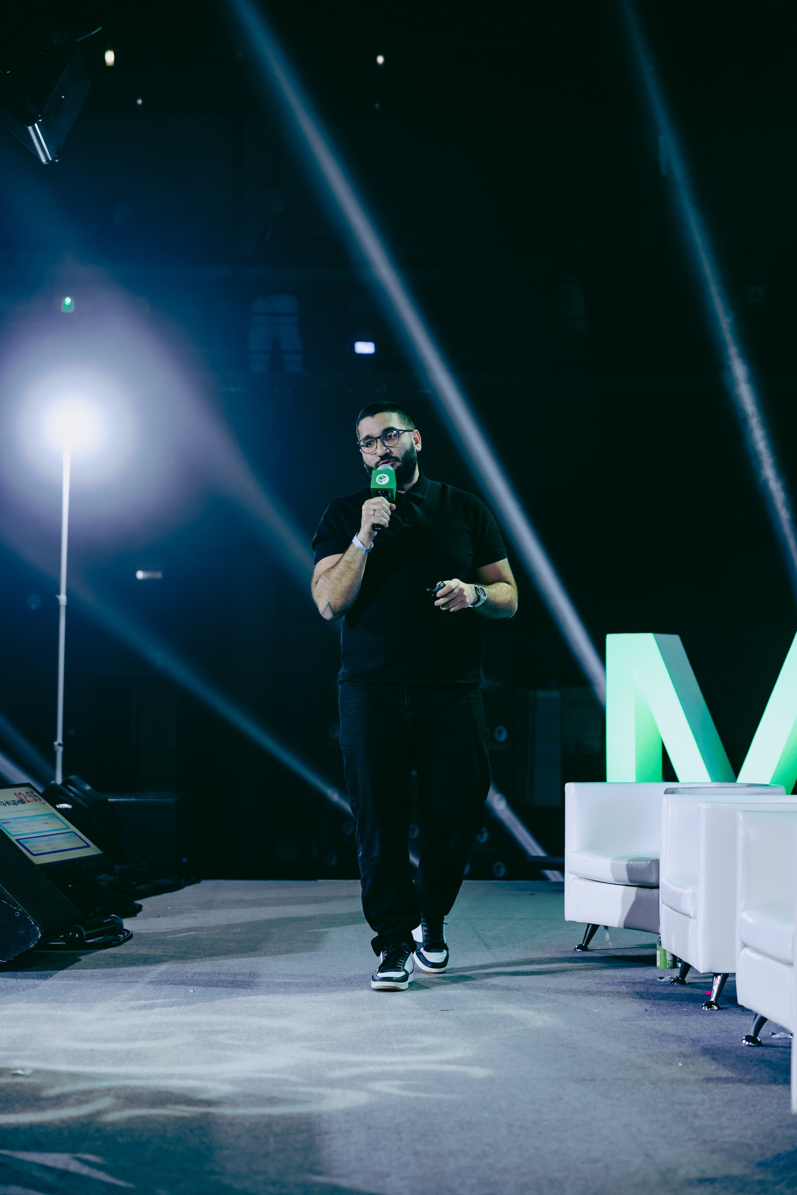 Ивенты и Конференции. Сайт с красивыми фотографиями и людьми