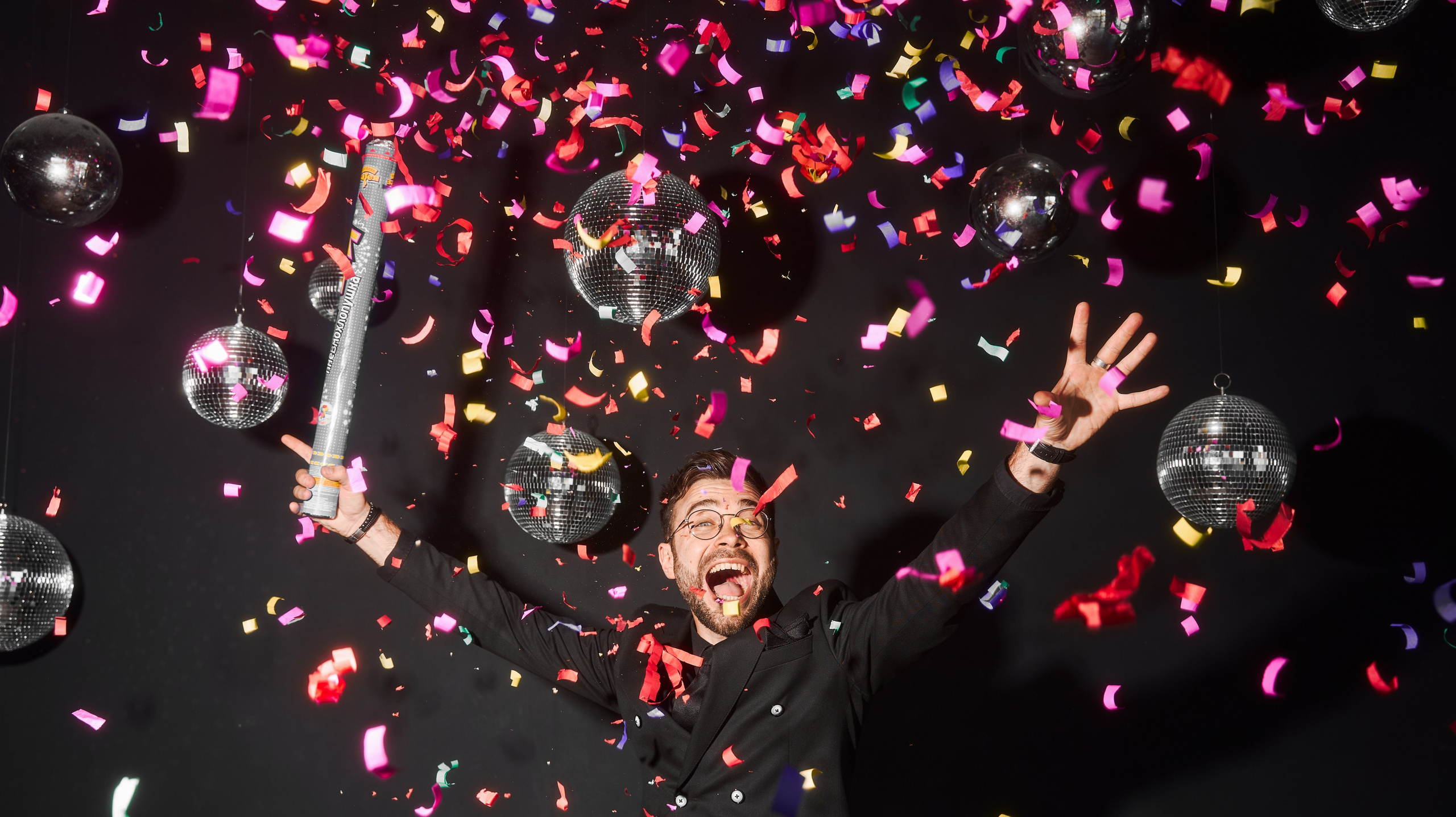 Павел — ведущий. Главная