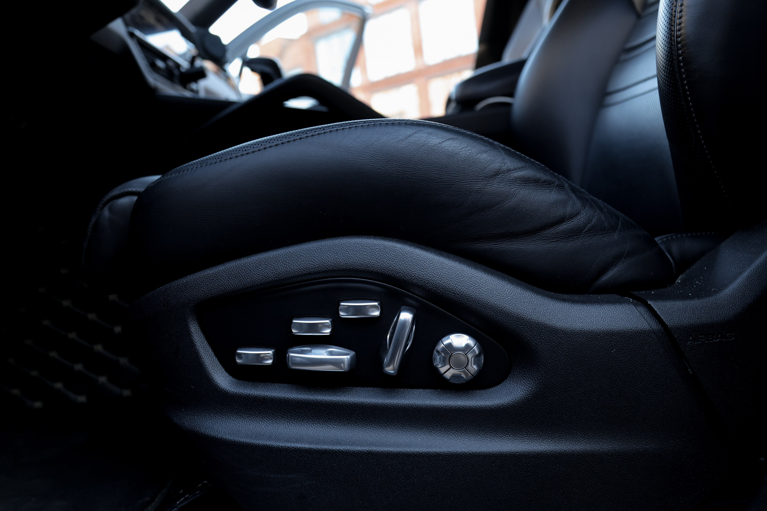 2020 Porsche Cayenne 3.0 AT. Mixturecaptures