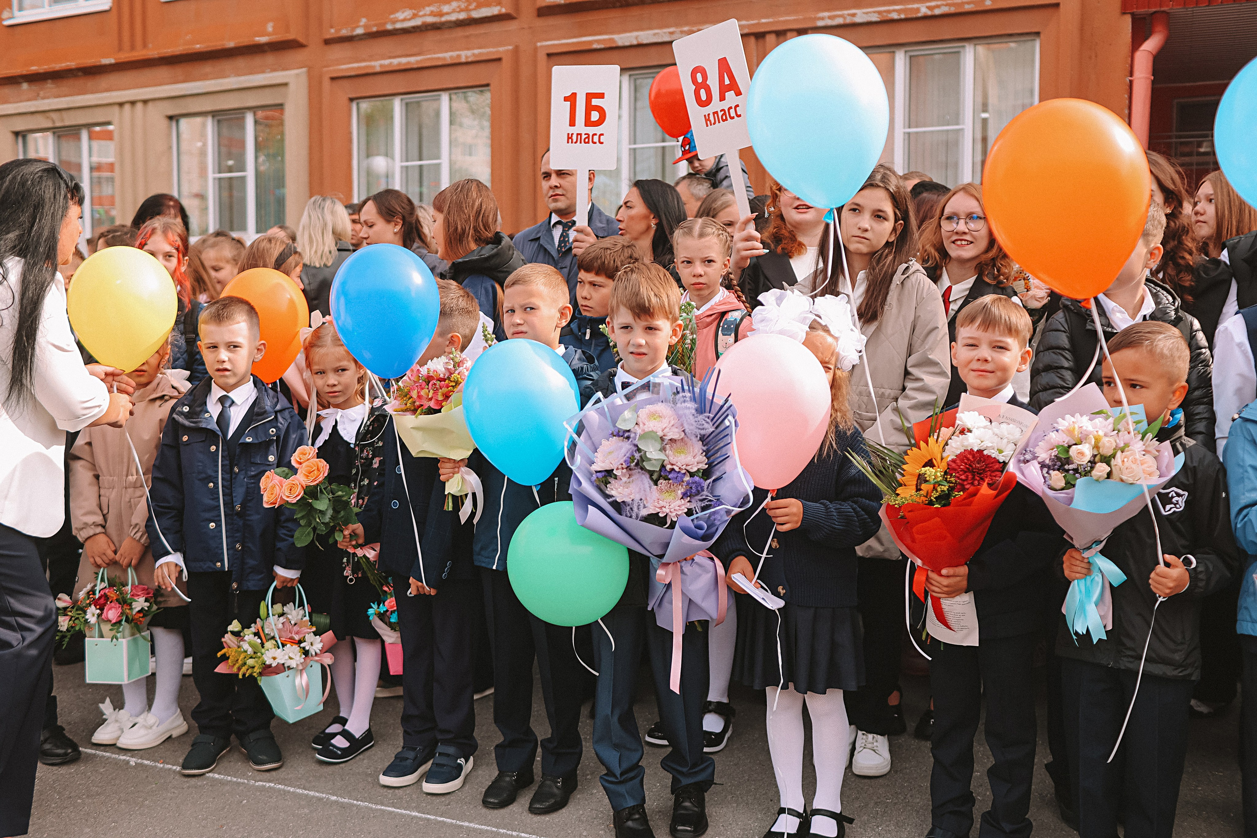 1 сентября линейка+кл час+портреты. Семейный фотограф Тюмень, фотограф на роды Салмина Мария