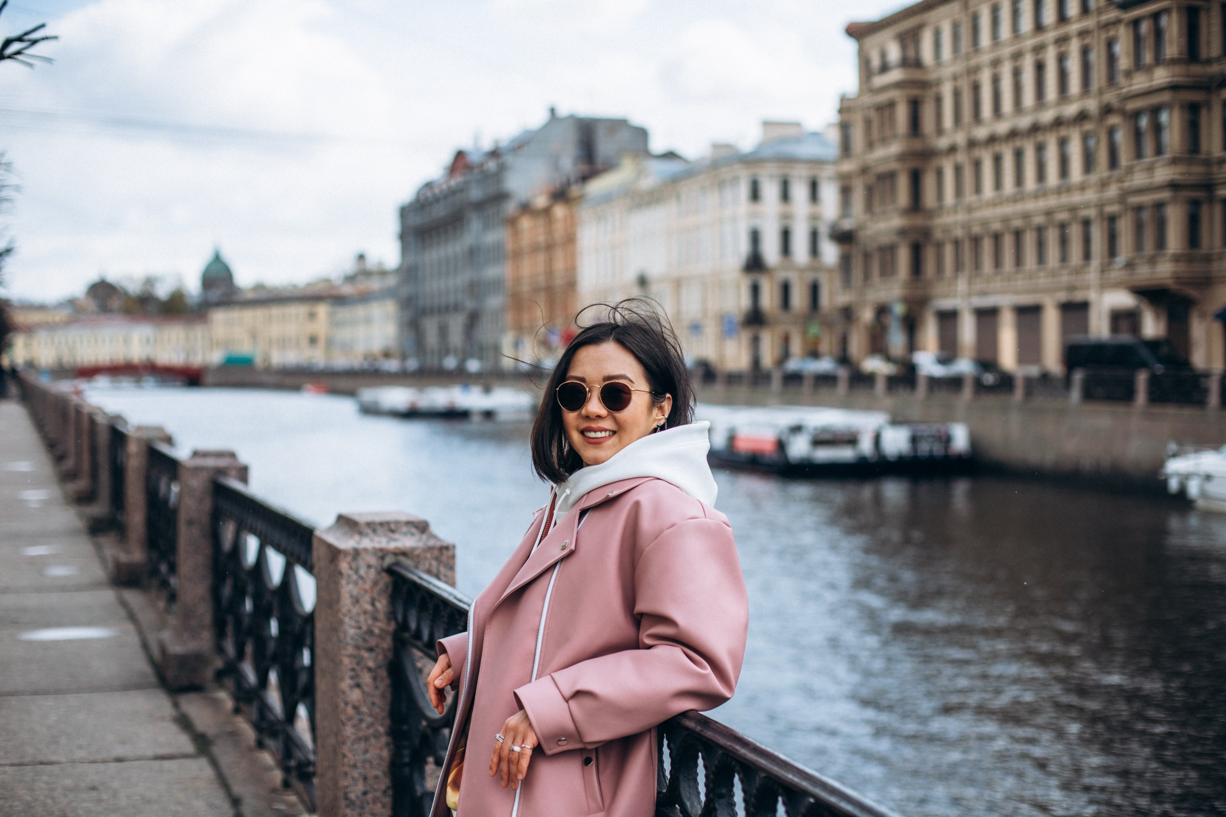 Максим и Катерина в мае. Фотопрогулка в Петербурге. Индивидуальный и семейный фотограф в Санкт-Петербурге