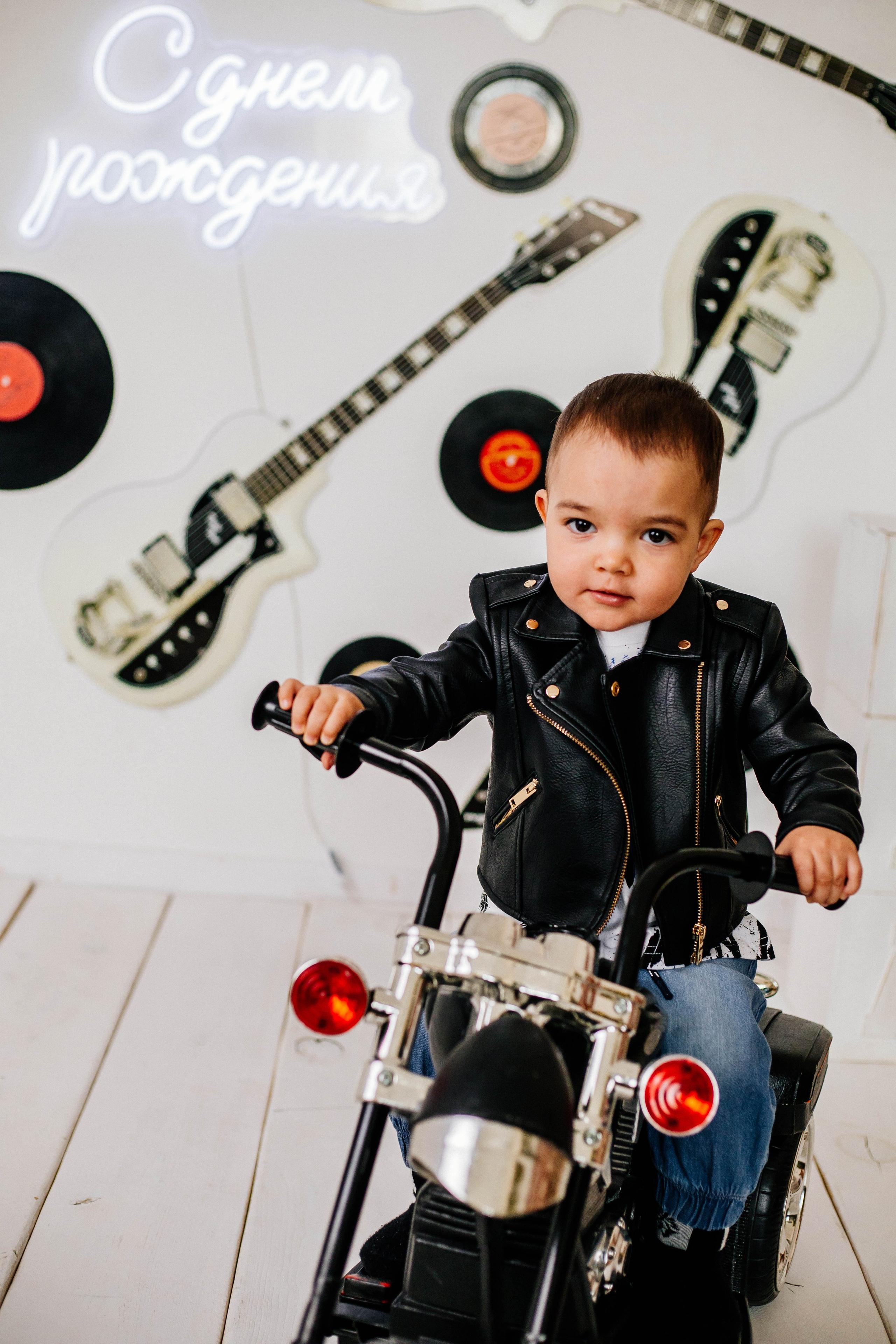 Лев с семьей. Рыжова Тамара